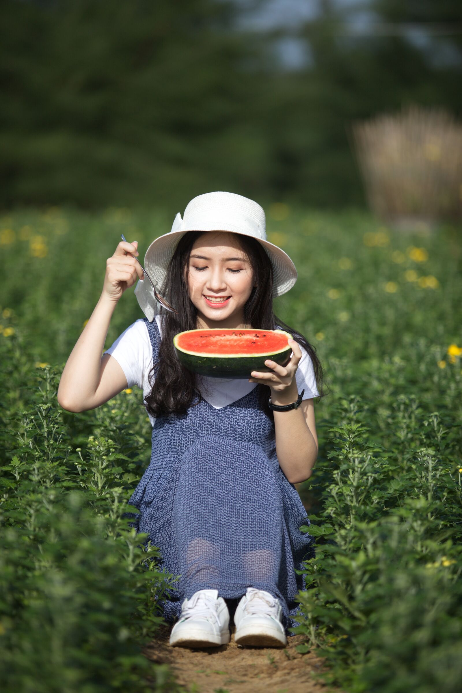 Canon EOS 5D Mark II + Canon EF 70-200mm F2.8L USM sample photo. Girl, girl and watermelon photography
