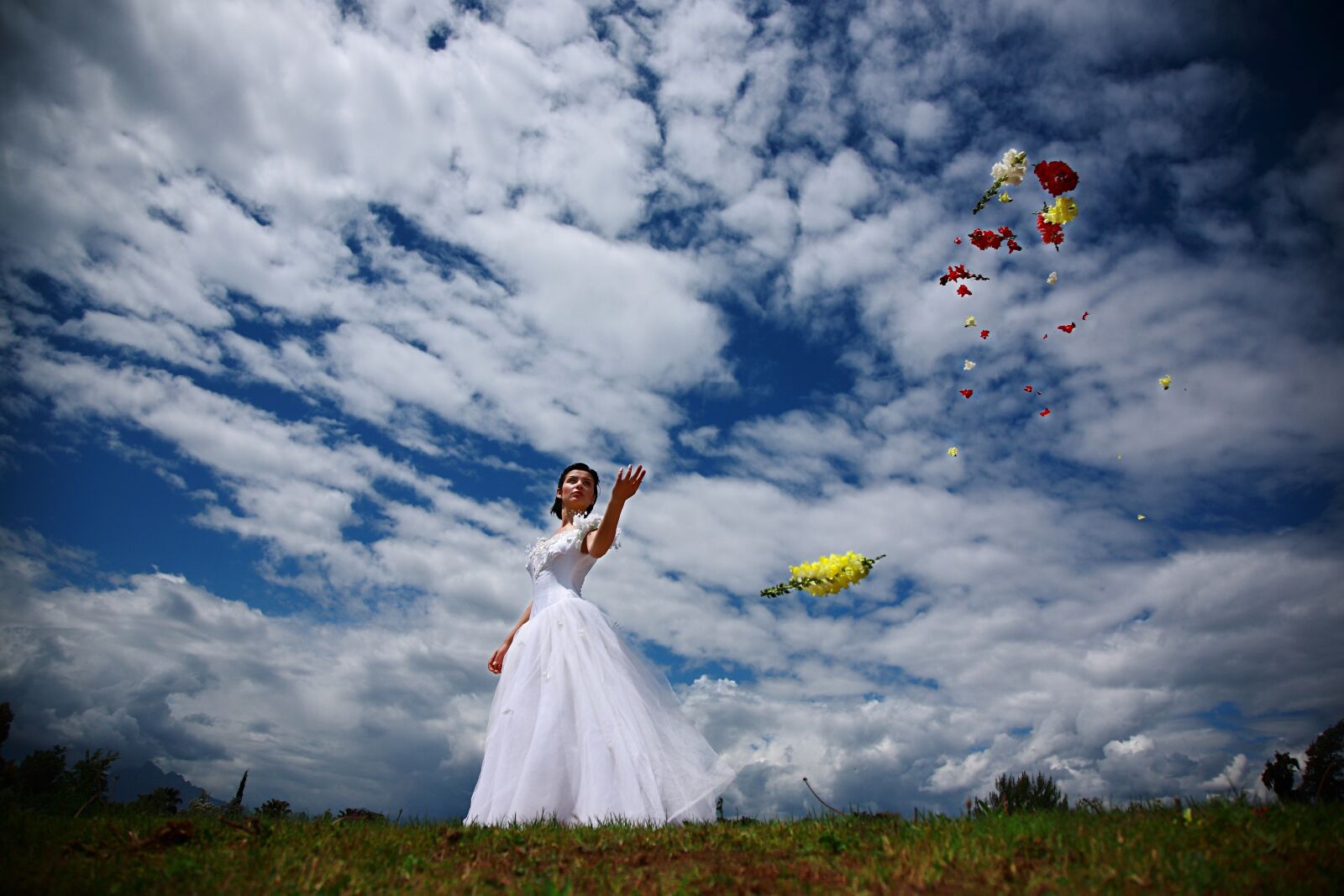 Canon EOS 5D sample photo. Bridal, wedding dress, flower photography