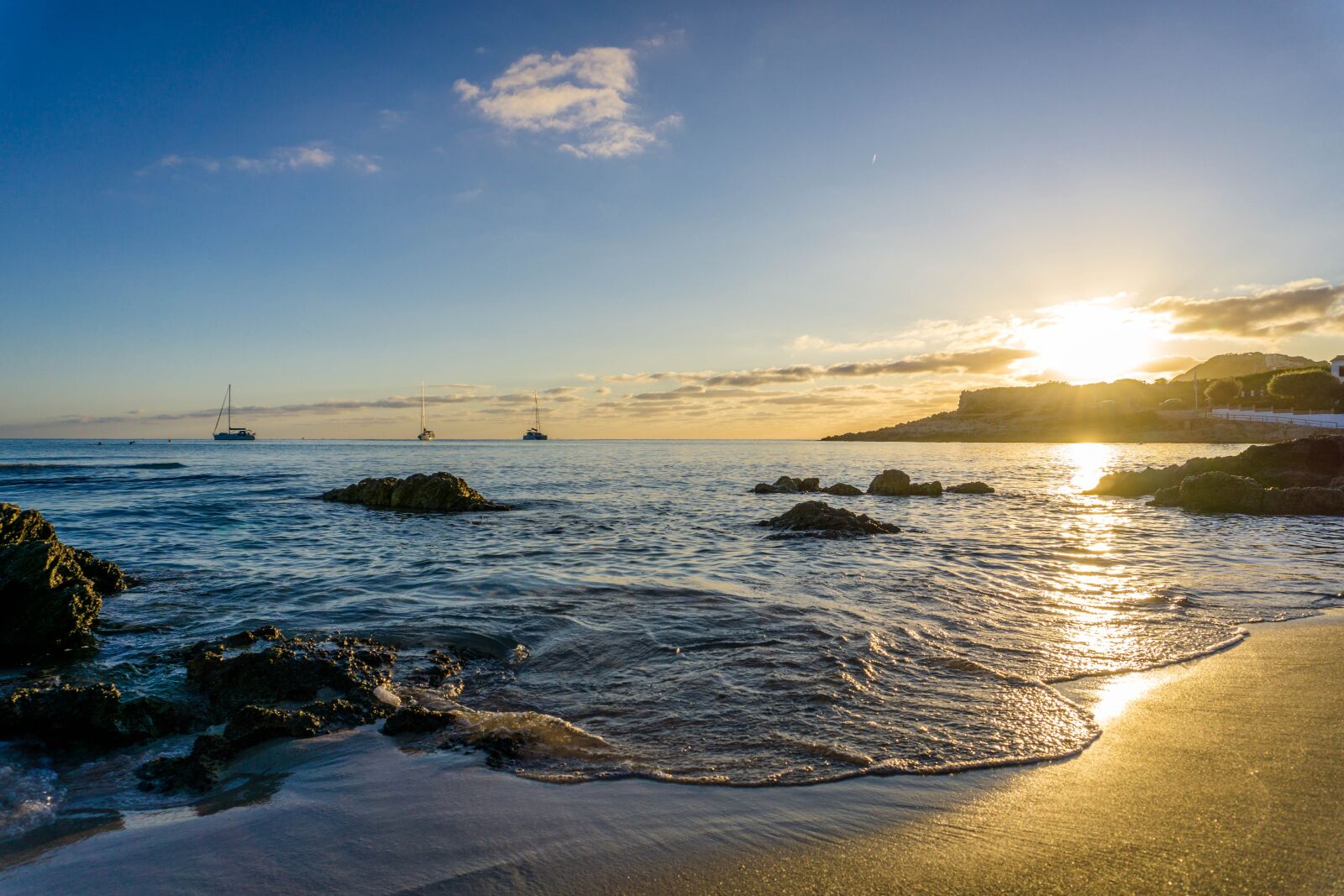 Sony E 16-50mm F3.5-5.6 PZ OSS sample photo. Mallorca, bay, balearic islands photography