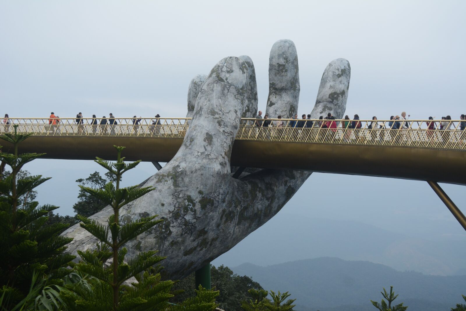 Nikon D5200 sample photo. Golden bridge, hand, bridge photography