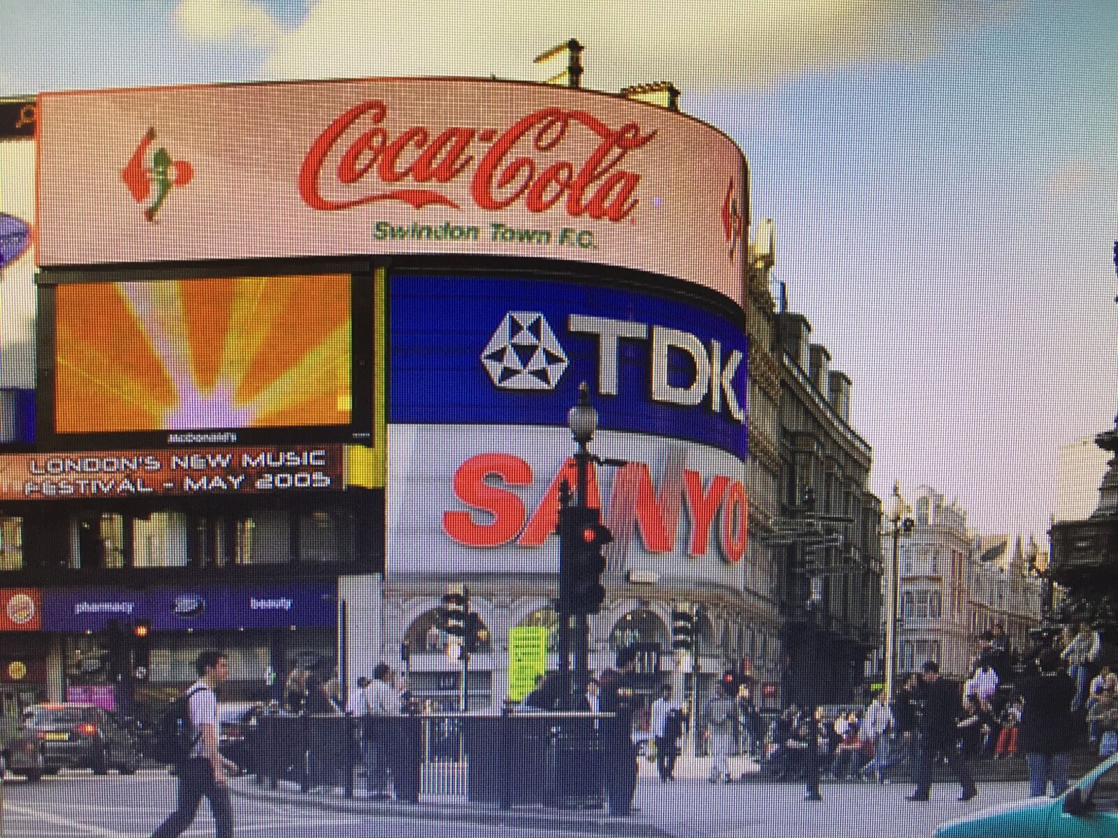 iPhone 6 back camera 4.15mm f/2.2 sample photo. London, piccadilli, circus photography