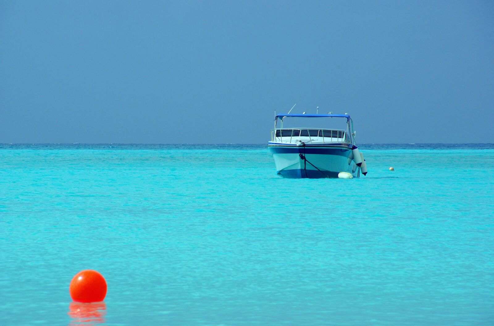 Pentax K200D sample photo. Boat, caribbean, blue sea photography