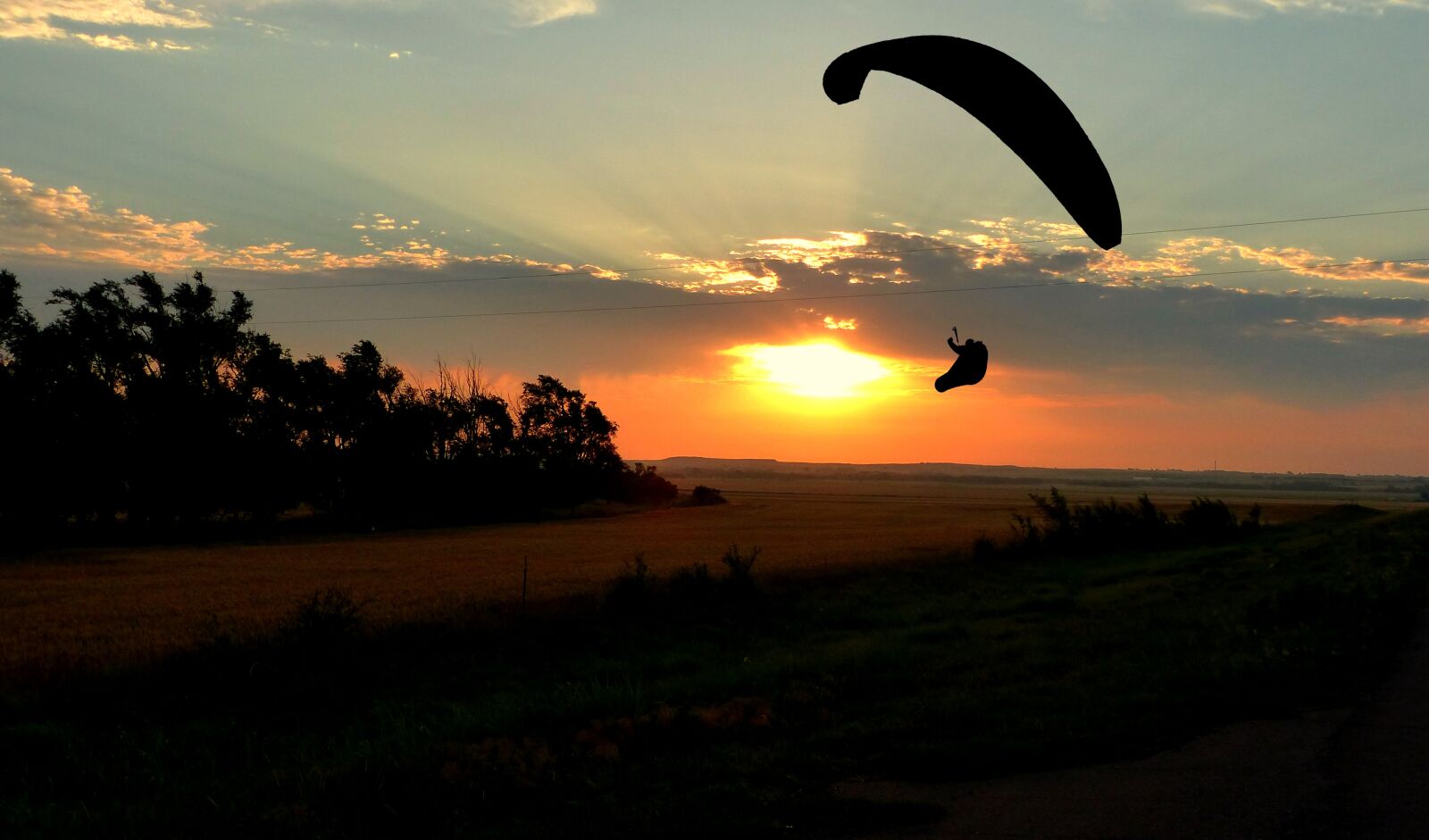 Panasonic Lumix DMC-FZ200 sample photo. Sunset, paragliding, sky photography