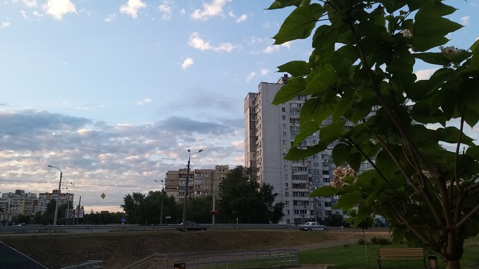 Samsung Galaxy A9 (2018) sample photo. City, street, road photography