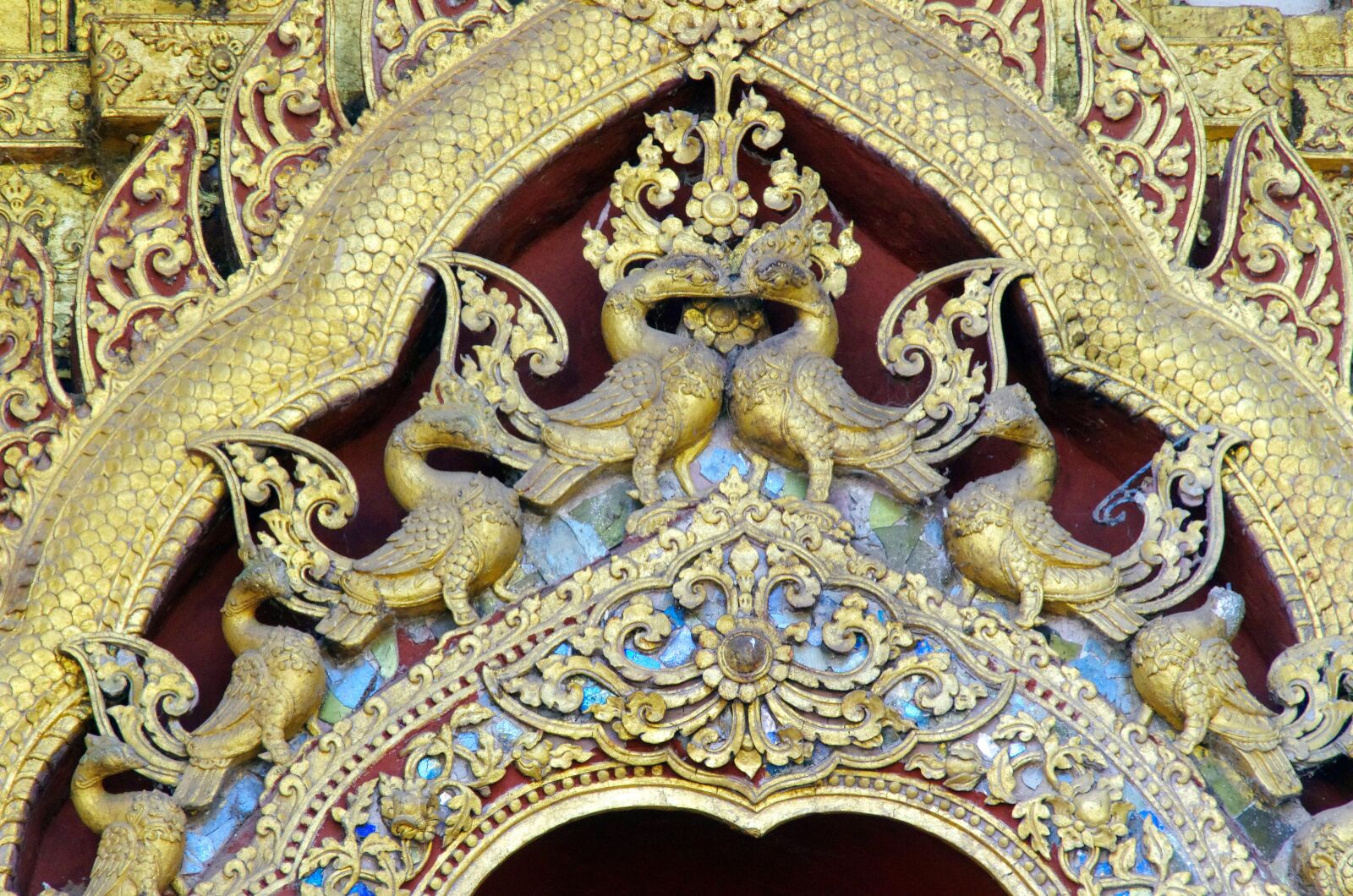 Pentax K-5 sample photo. Luang prabang, temple, sculptures photography