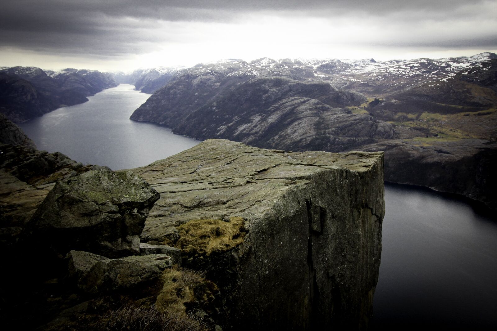 Canon EF-S 10-18mm F4.5–5.6 IS STM sample photo. Norway, fjords, preikestolen photography