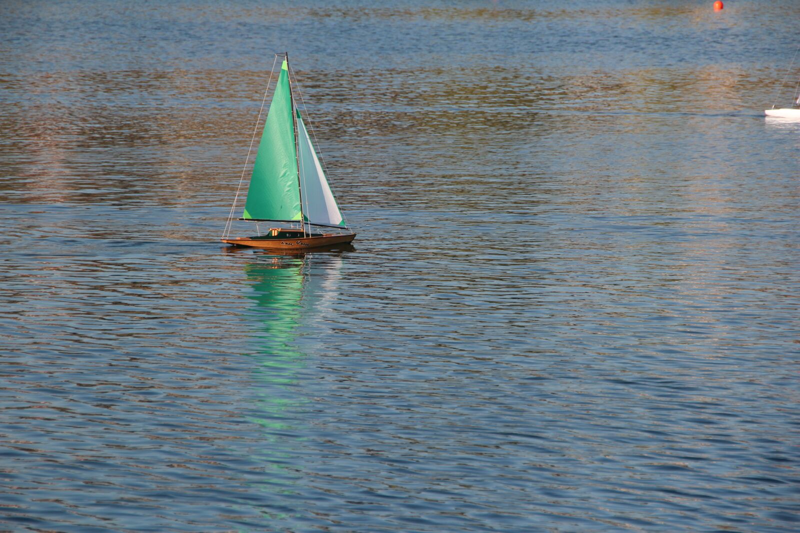 Canon EOS 600D (Rebel EOS T3i / EOS Kiss X5) sample photo. Model boat, boat, remotely photography