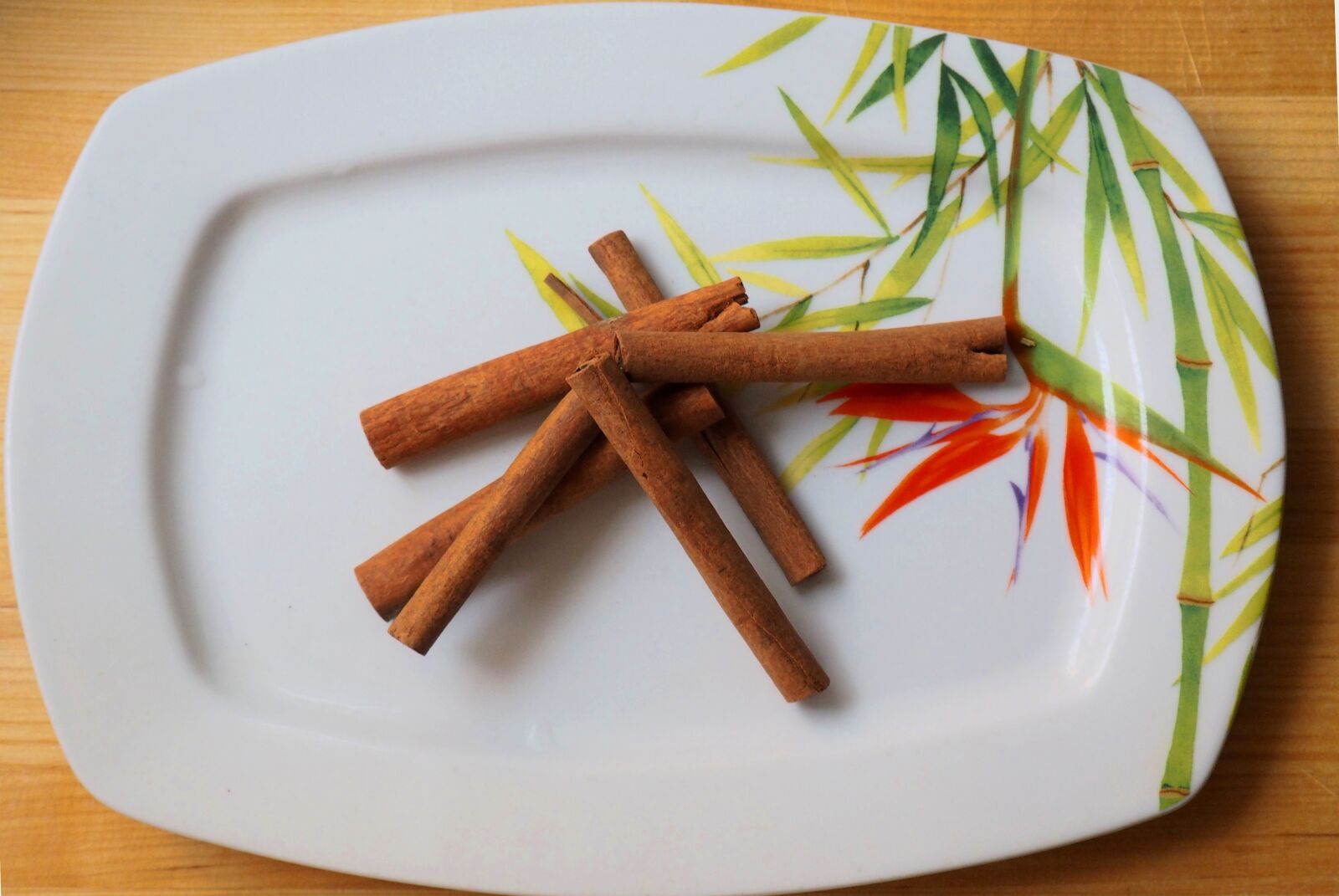 Olympus OM-D E-M10 sample photo. Food, cinnamon, plate photography