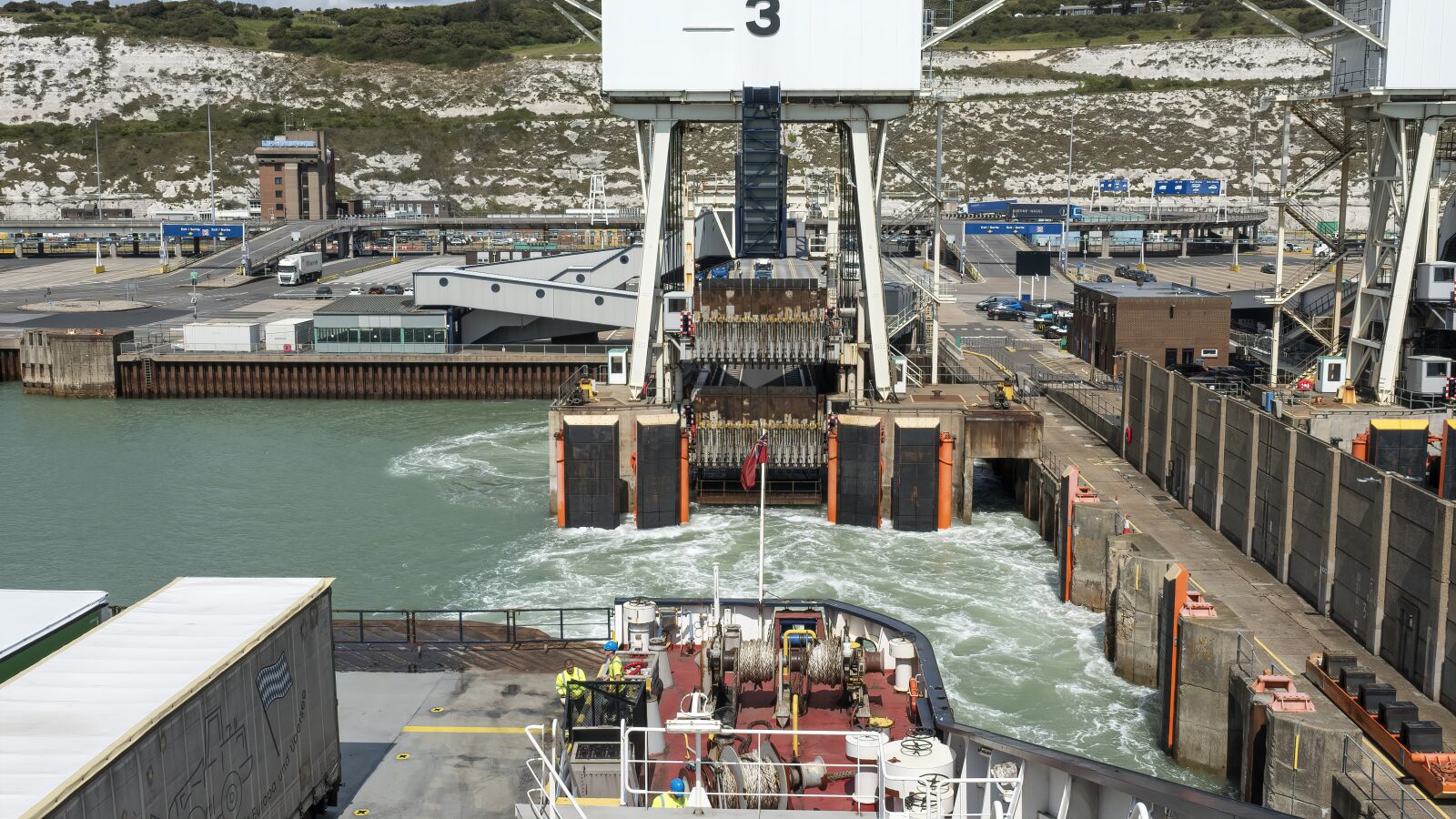 Olympus OM-D E-M5 II sample photo. Ferry, ferry terminal, dover photography