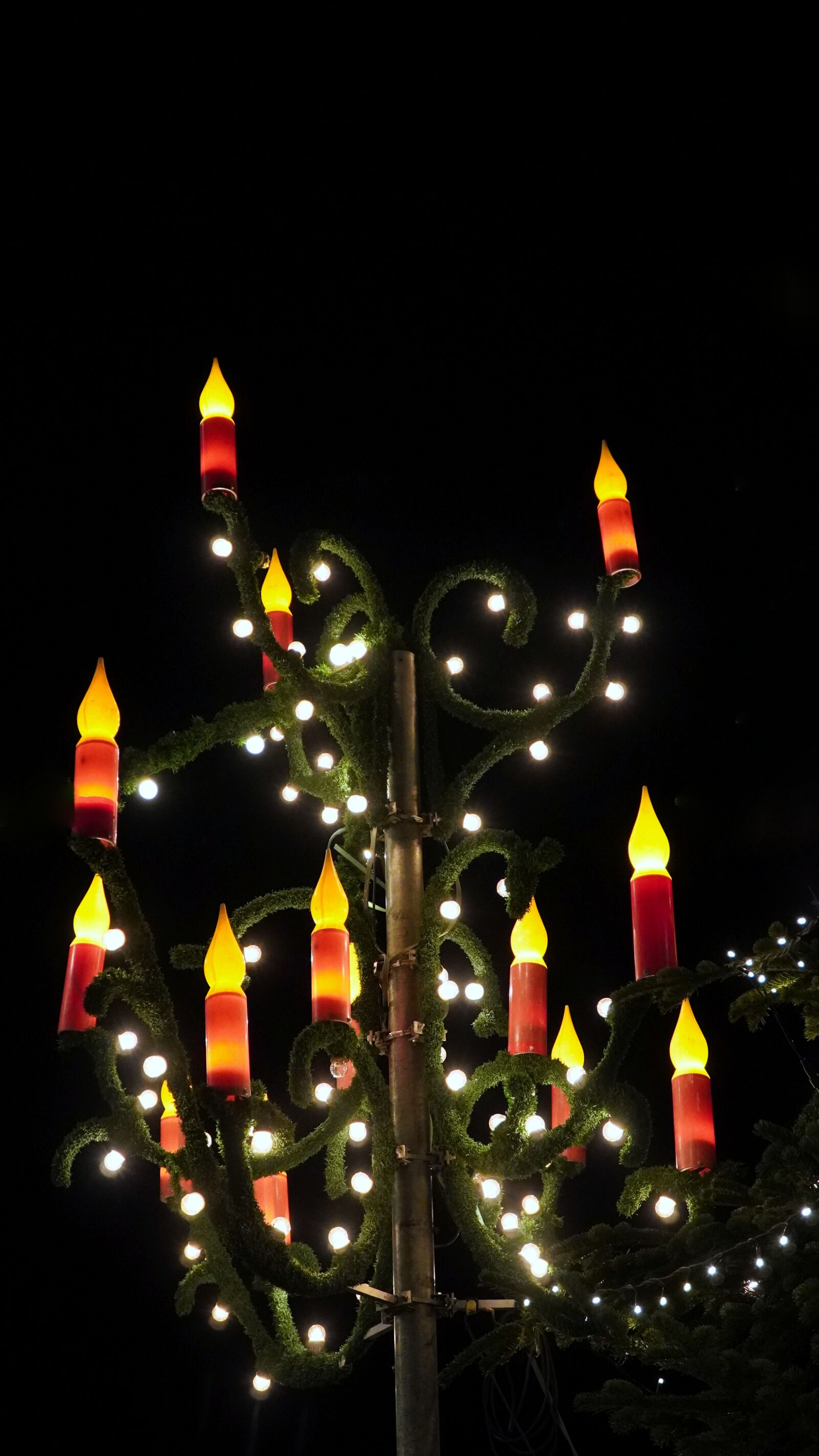 Sony E PZ 18-105mm F4 G OSS sample photo. Lamp, street lamp, candles photography