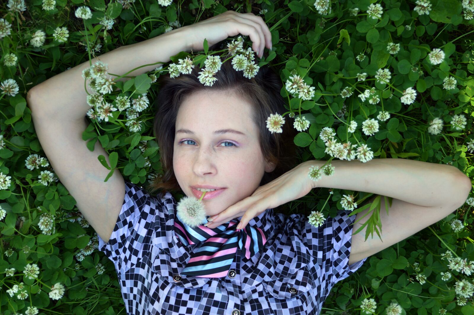 Nikon D3200 sample photo. Clover, girl, smile photography