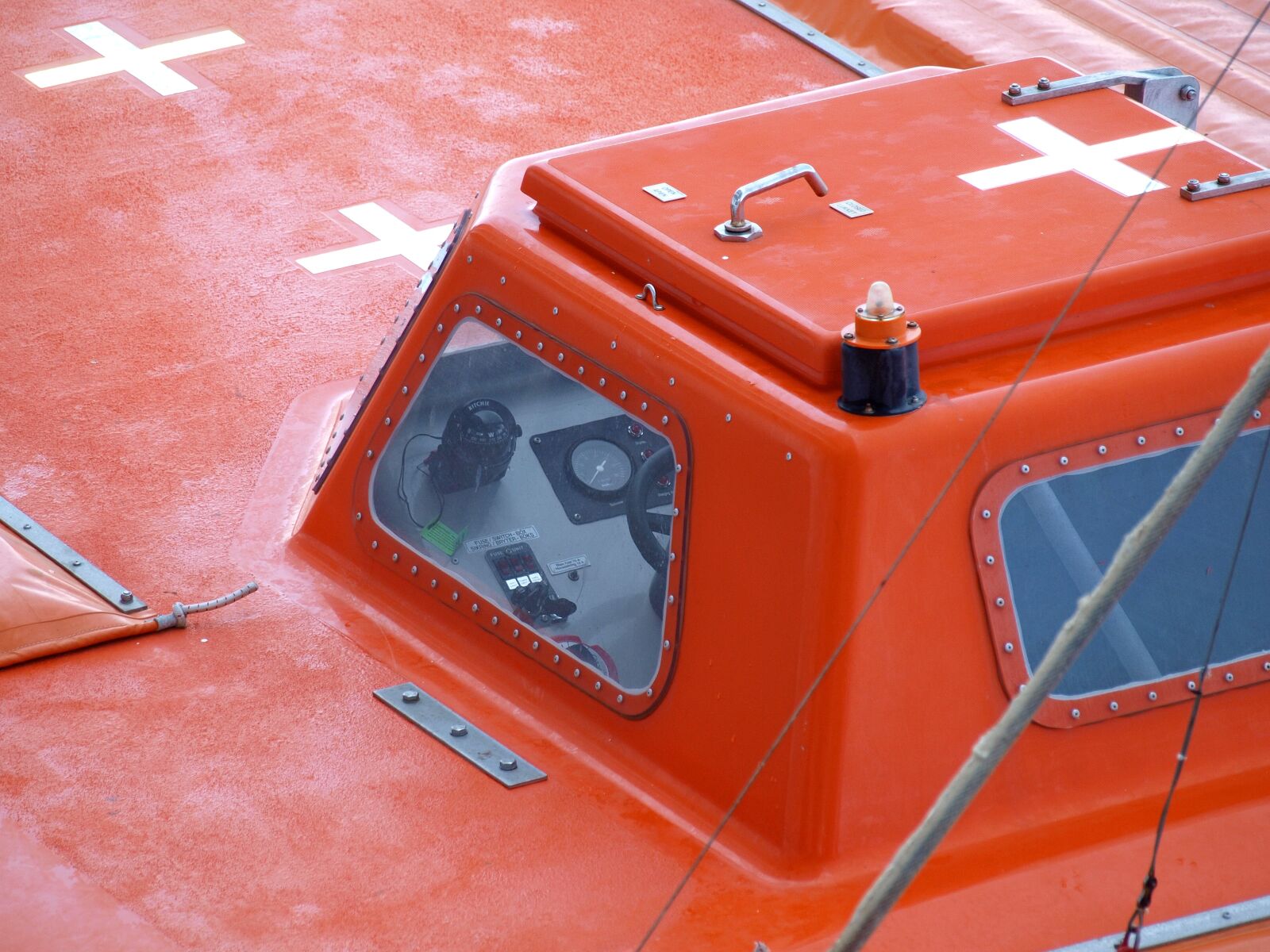 Olympus E-420 (EVOLT E-420) sample photo. Free fall lifeboat, lifeboat photography
