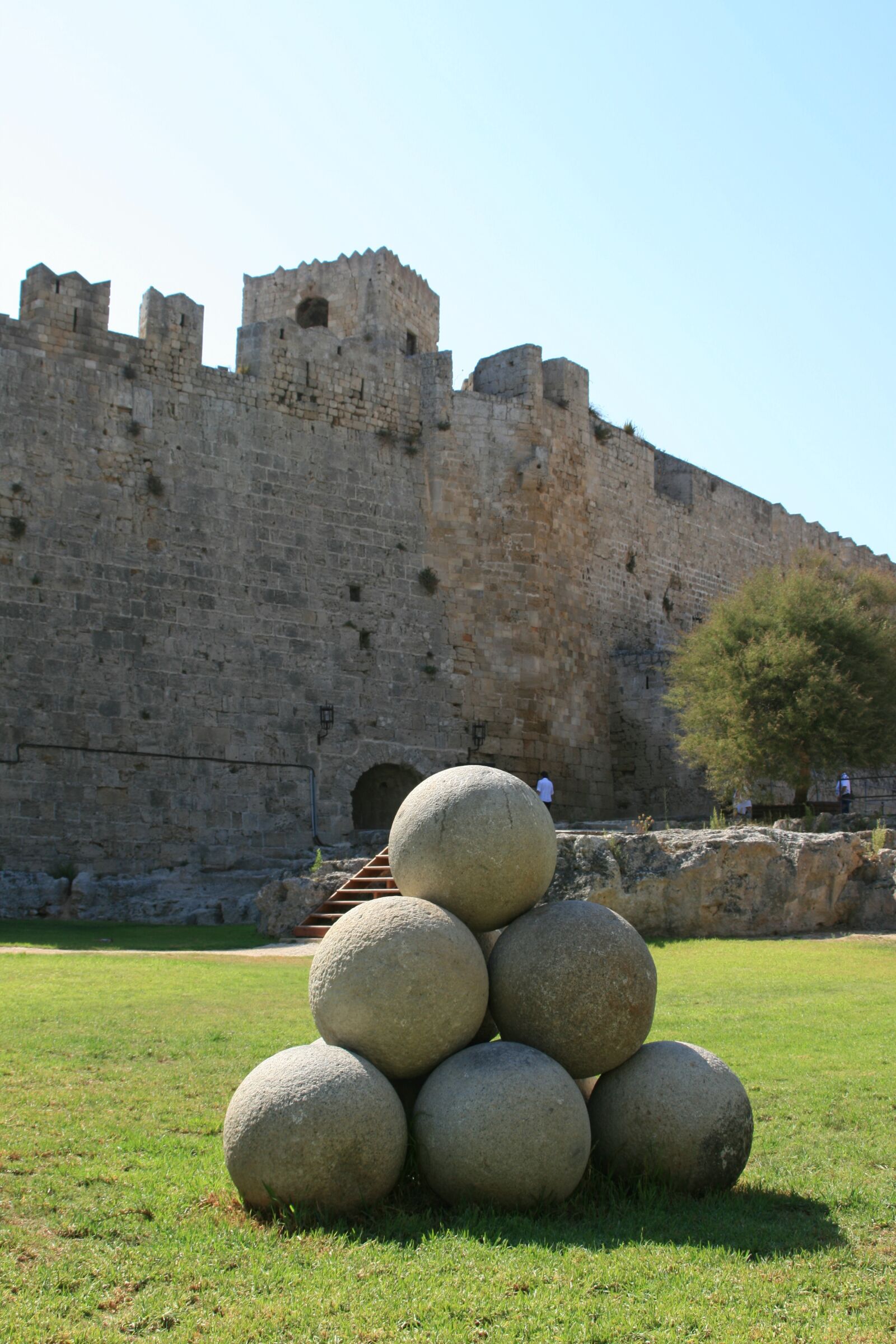 Canon EOS 400D (EOS Digital Rebel XTi / EOS Kiss Digital X) sample photo. Greece, rhodes, city wall photography