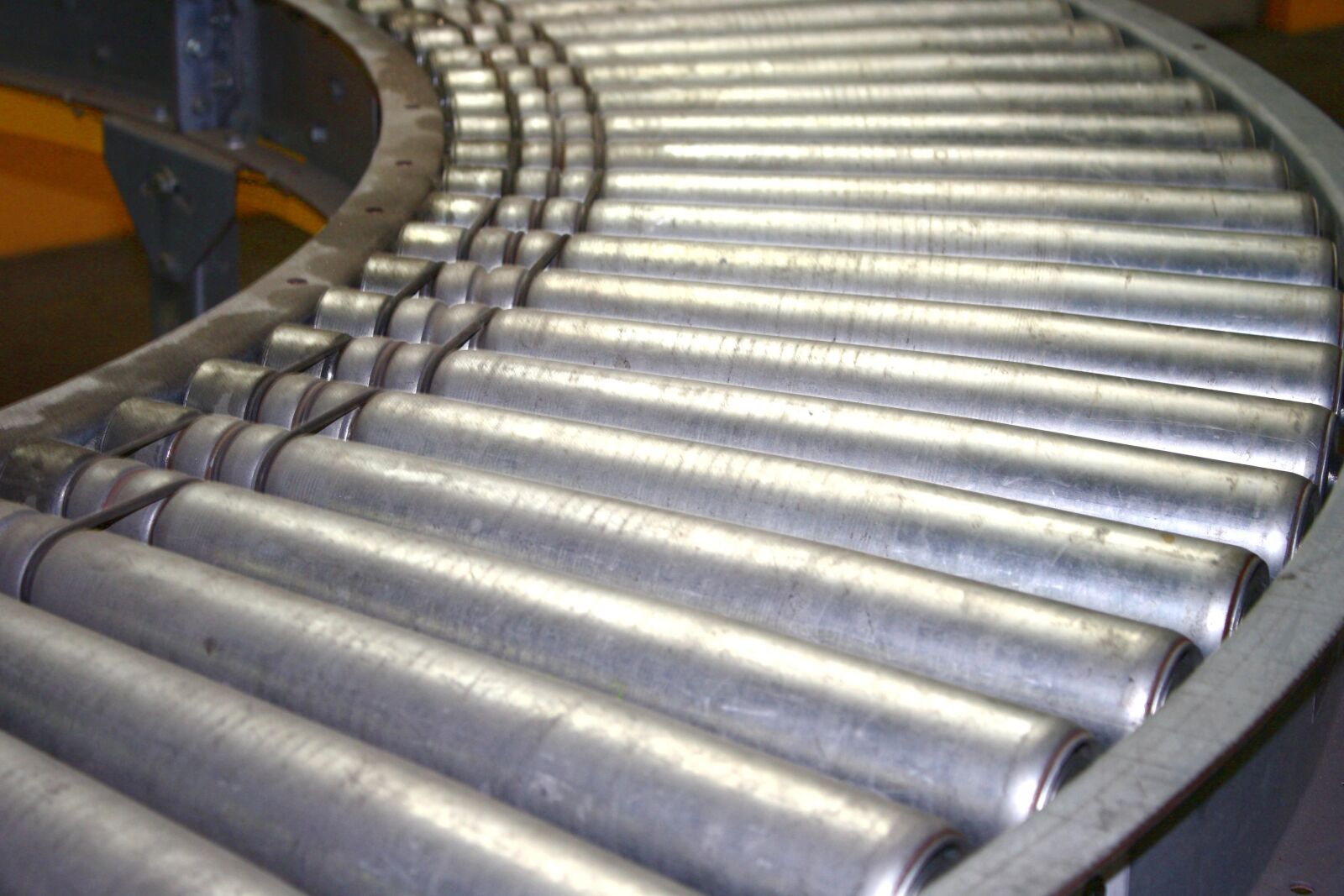 f/3.5-5.6 IS sample photo. Industrial conveyor belt, metal photography