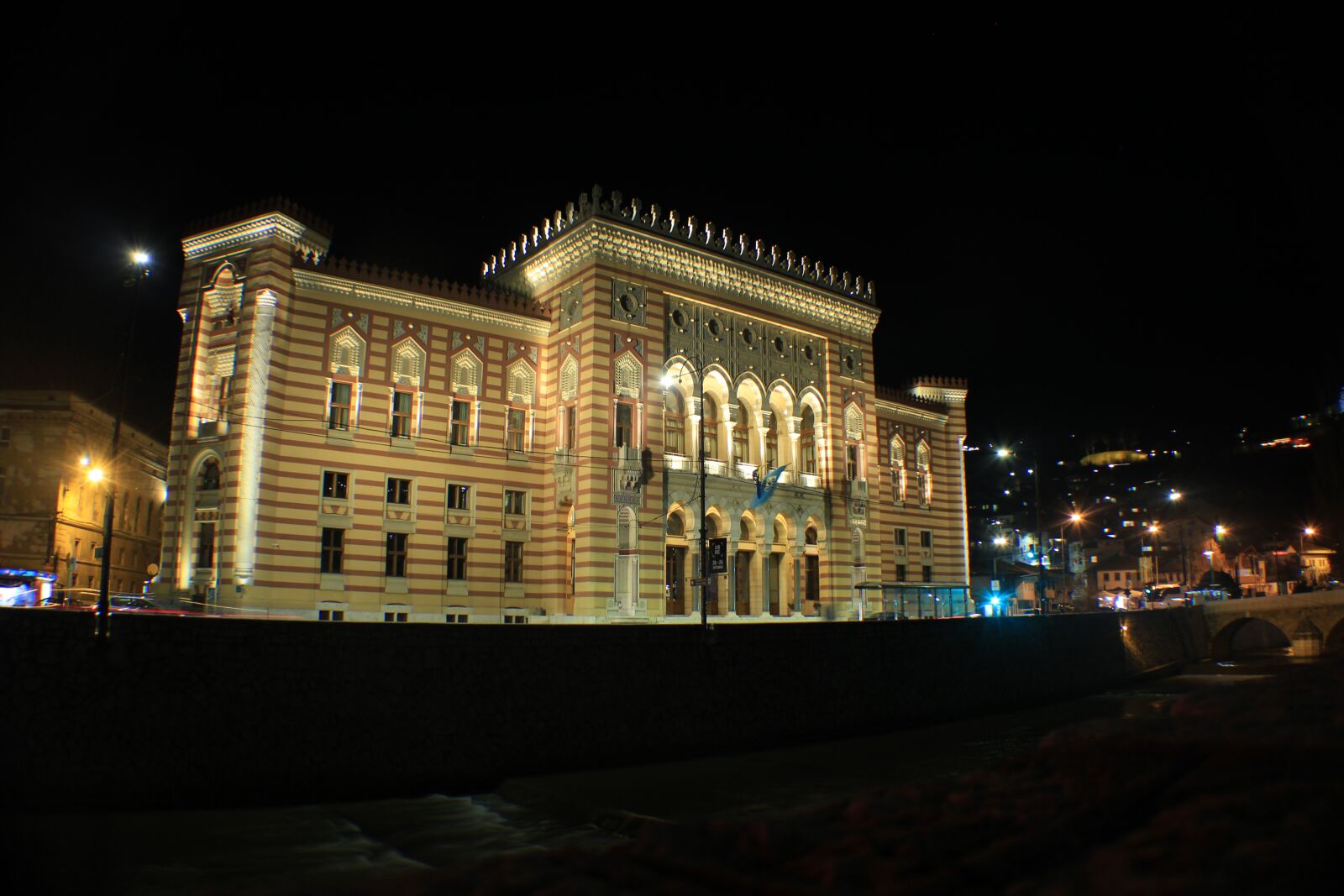 Canon EOS 550D (EOS Rebel T2i / EOS Kiss X4) sample photo. Sarajevo, vjecnica, citihall photography