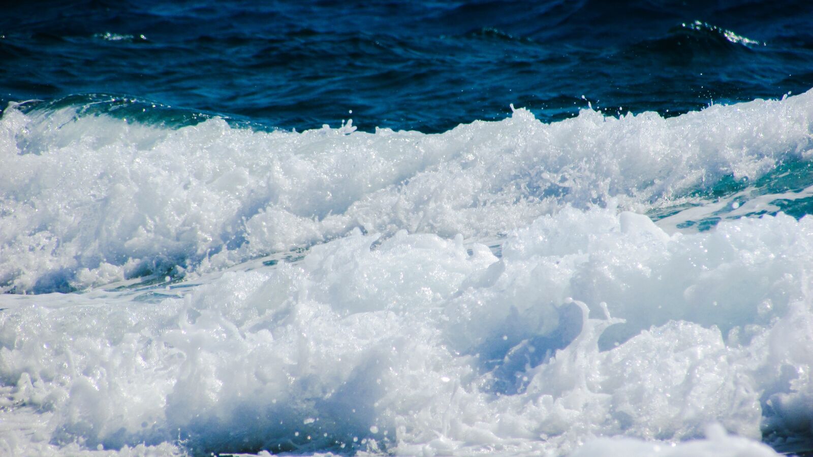 Canon PowerShot SX400 IS sample photo. Wave, spray, foam photography
