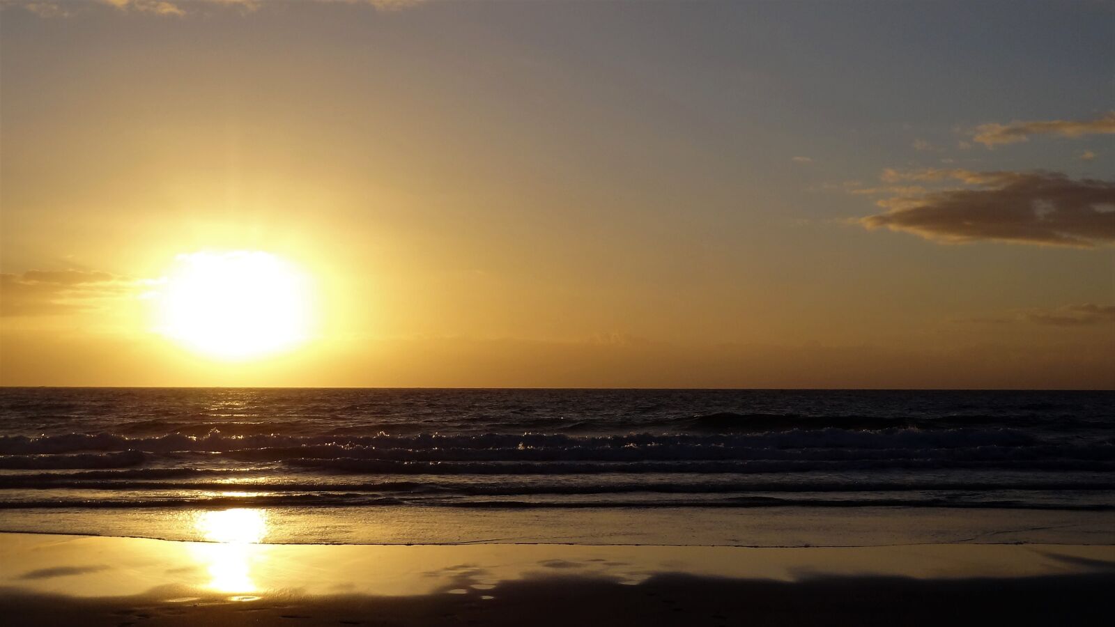 Sony Cyber-shot DSC-HX9V sample photo. Sunrise, sand, sun photography