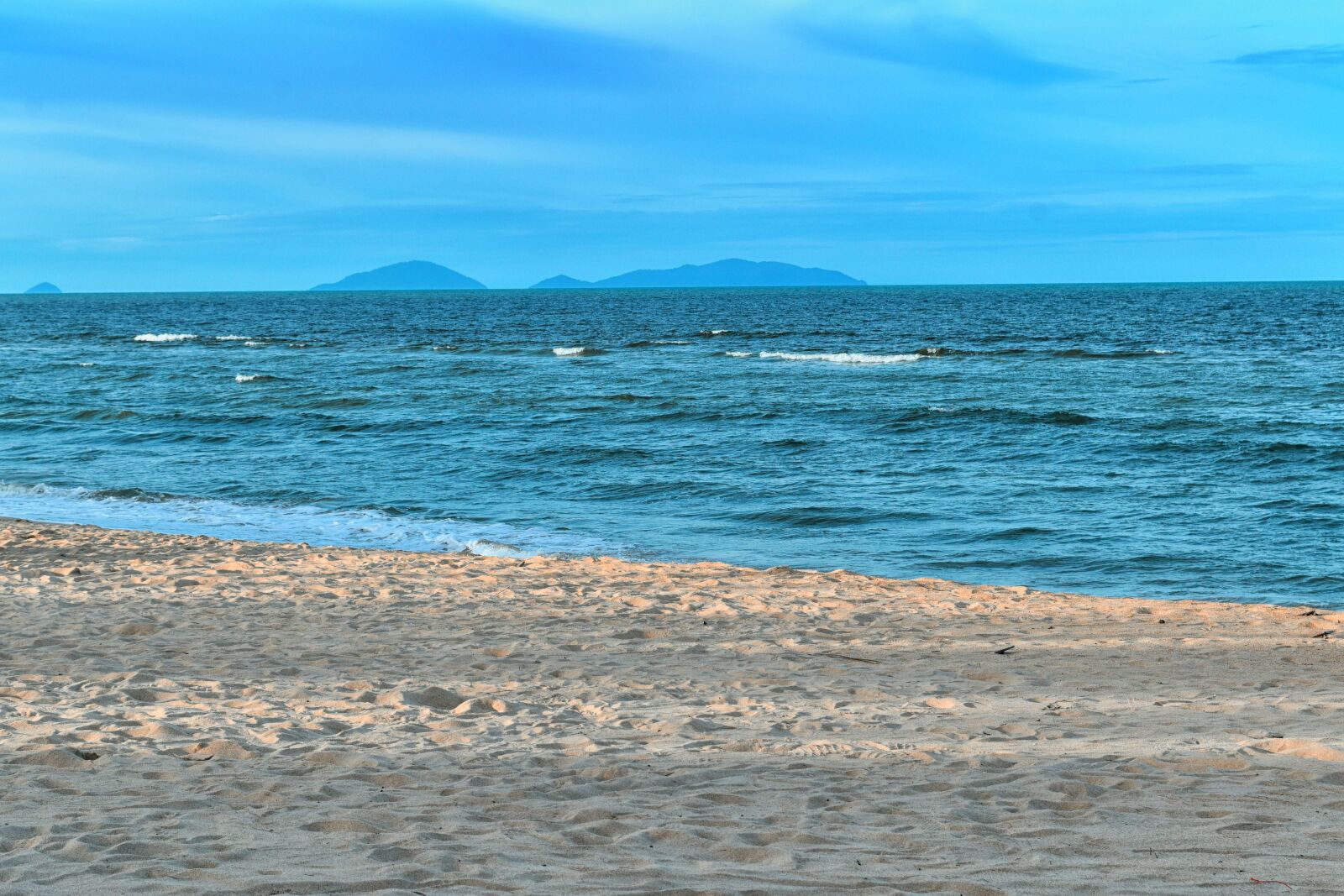 Nikon D5500 sample photo. Blue sea, sand, ocean photography