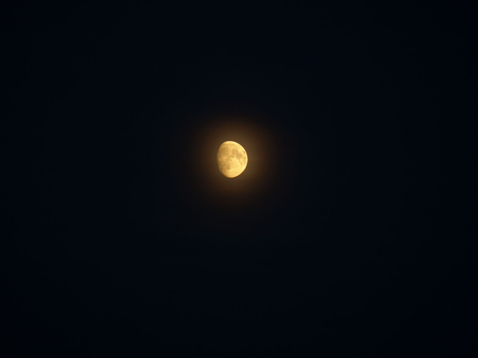 Olympus E-410 (EVOLT E-410) sample photo. Moon, shine photography