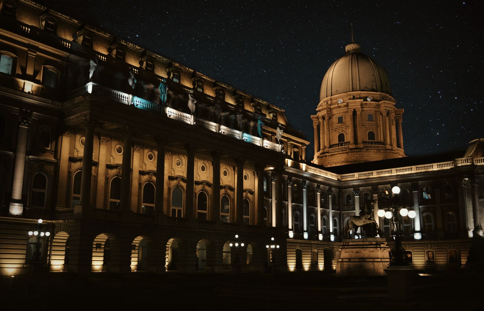 Nikon D3200 sample photo. Castle, night, budapest photography