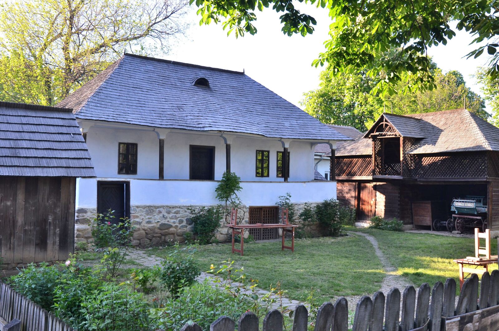 Nikon D7000 sample photo. Bed and breakfast, people photography