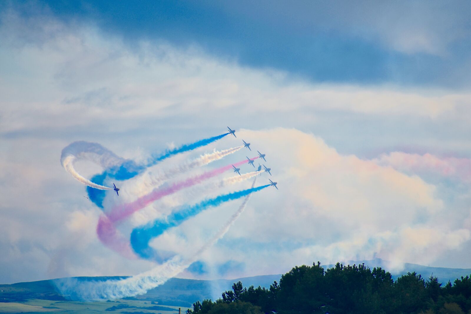 Nikon D3400 sample photo. Red arrow, planes, aeroplane photography