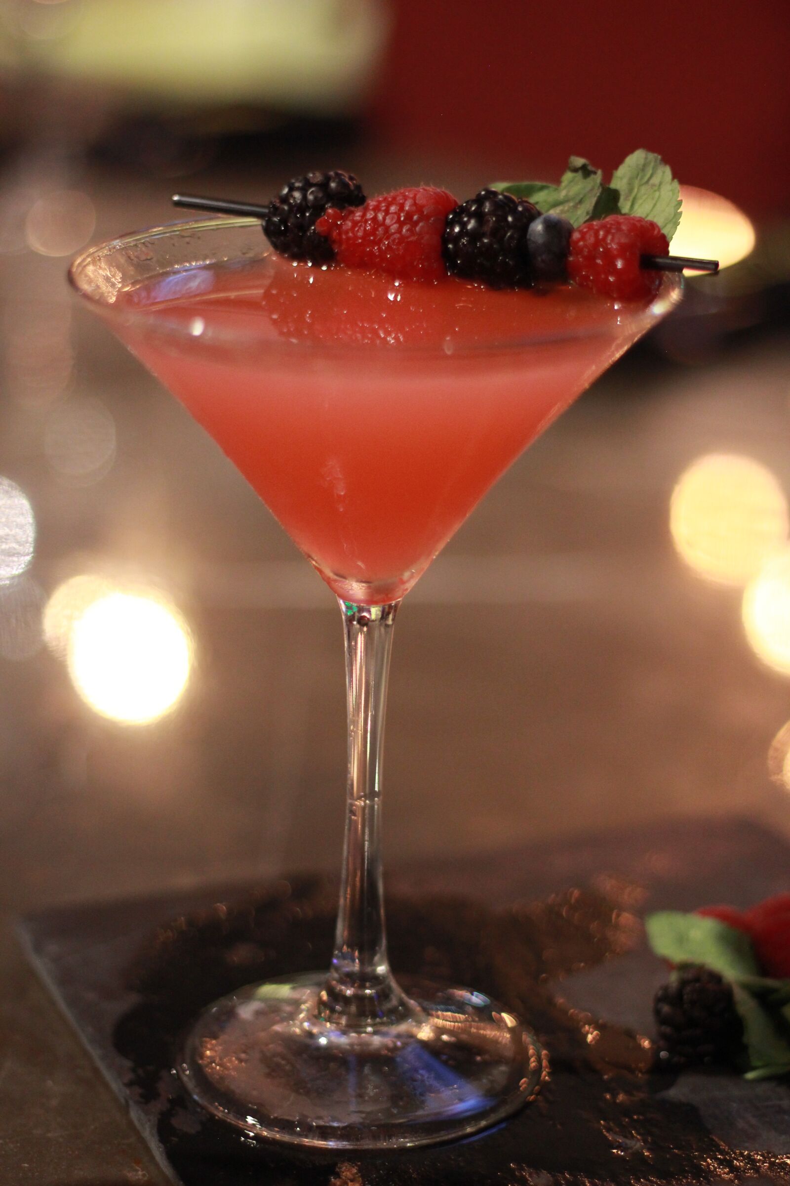 Canon EOS 1300D (EOS Rebel T6 / EOS Kiss X80) sample photo. Martini, bar, alcohol photography