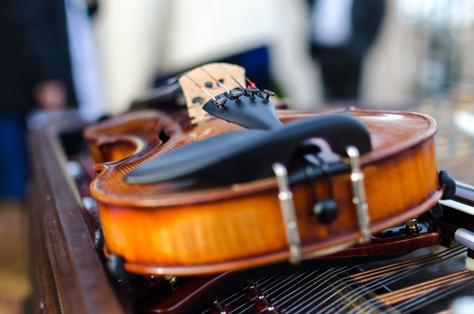 Nikon D5100 + Nikon AF-S DX Nikkor 35mm F1.8G sample photo. Acoustic, background, band, blur photography