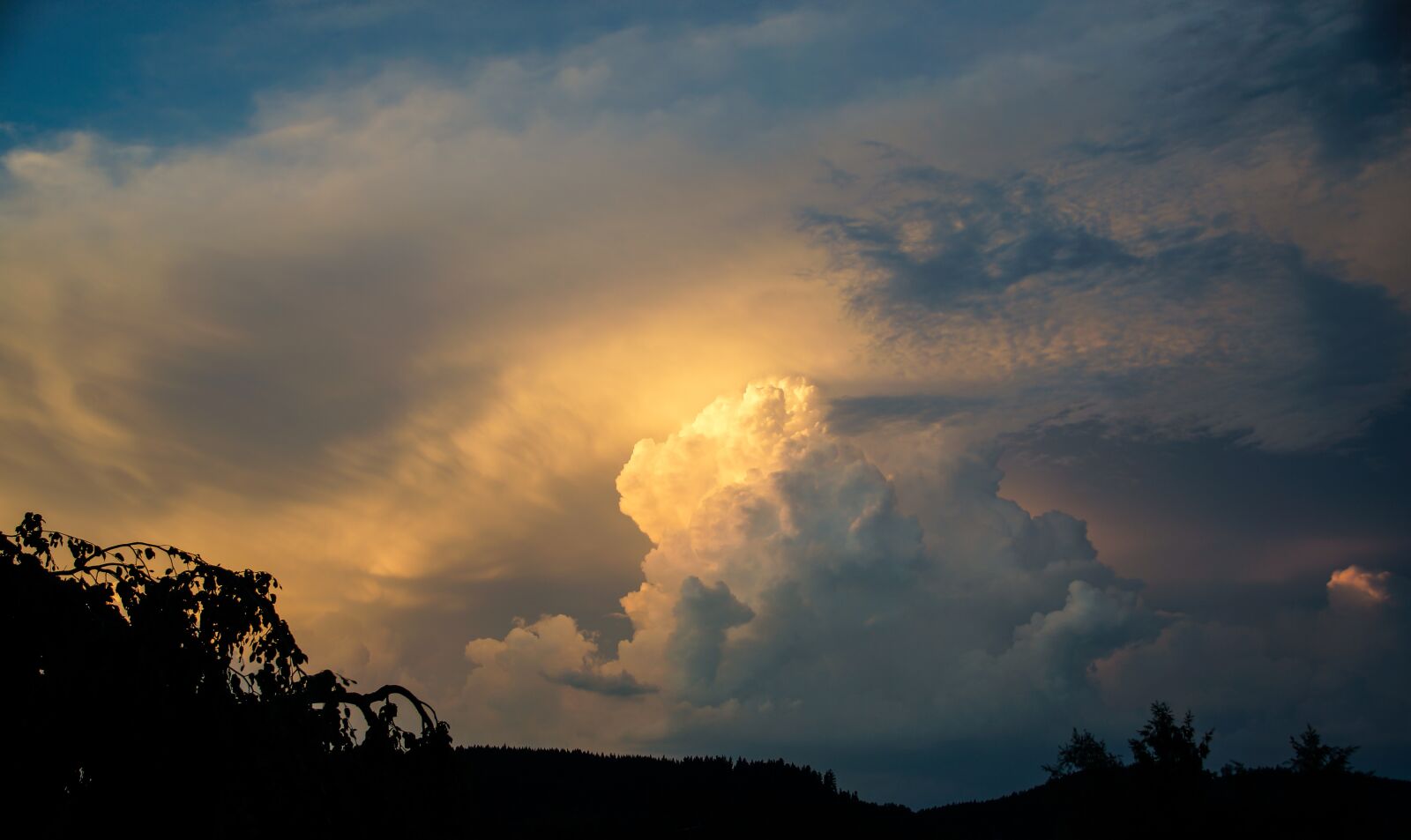 Sony SLT-A77 sample photo. Clouds, mood, sun photography