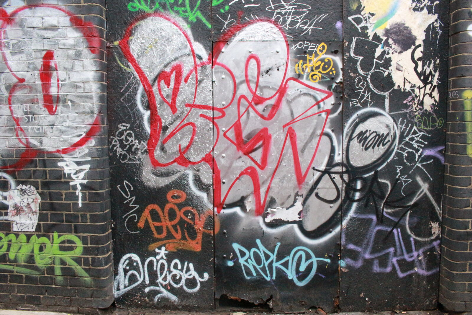 Canon EOS 100D (EOS Rebel SL1 / EOS Kiss X7) sample photo. Art, east, london, graffiti photography