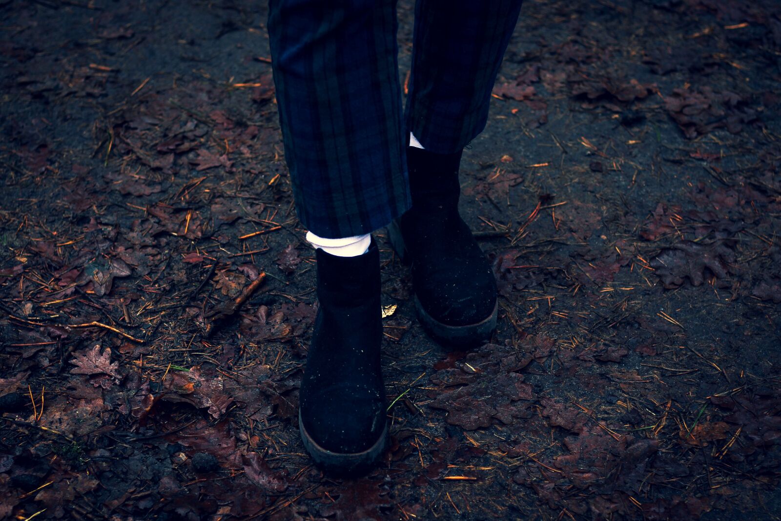 Canon EF 50mm F1.8 STM sample photo. Feet, legs, shoes photography