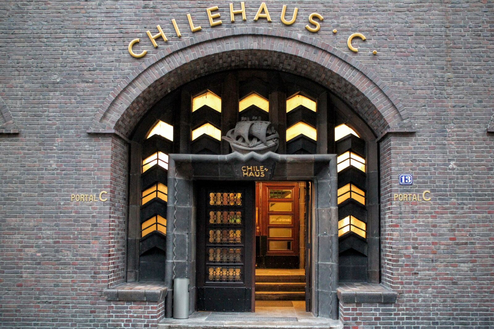 Canon EOS 600D (Rebel EOS T3i / EOS Kiss X5) sample photo. Chile house, hamburg, input photography