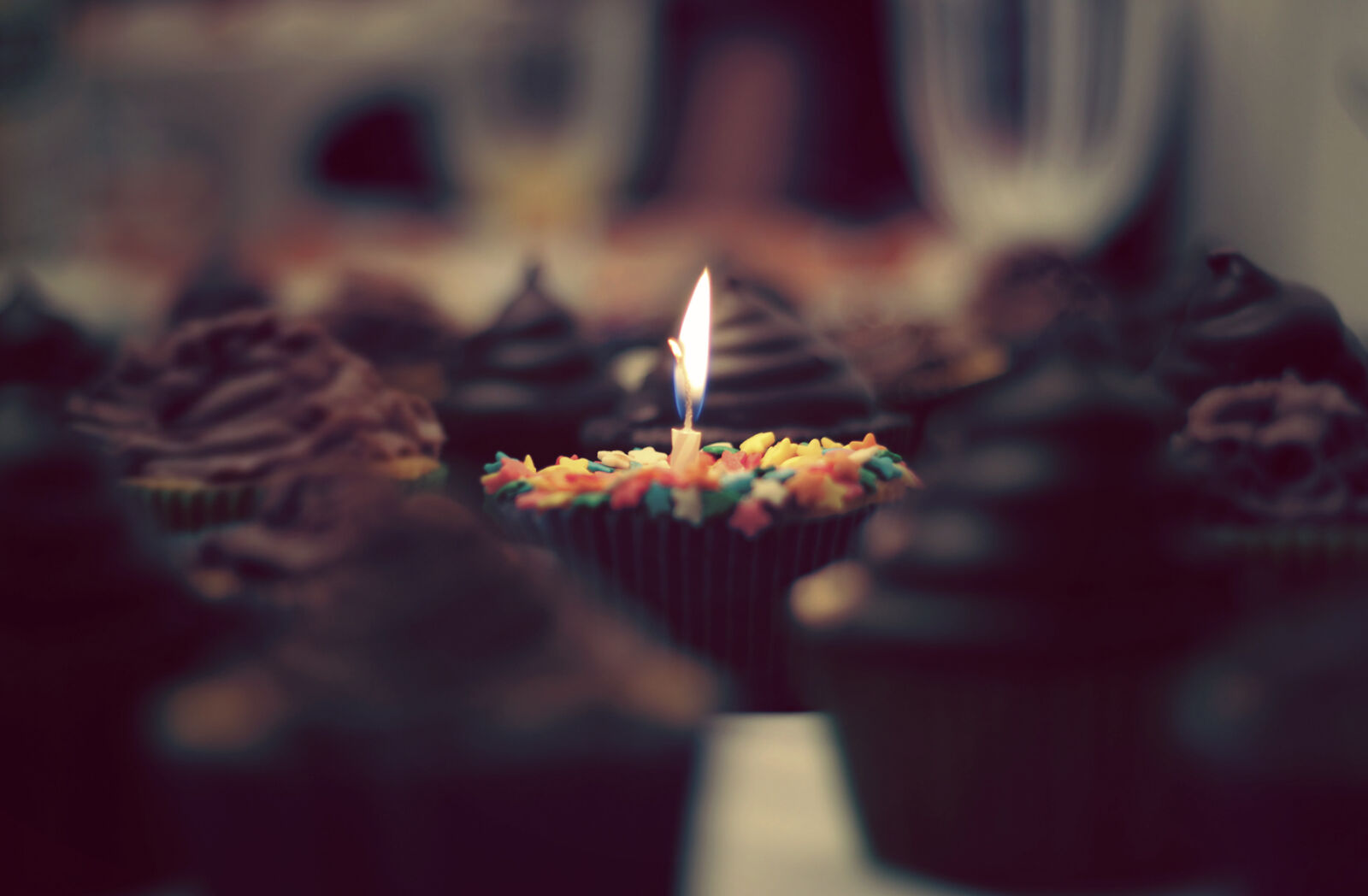 Canon EF 50mm F1.8 II sample photo. Burning, candle, with, cupcake photography
