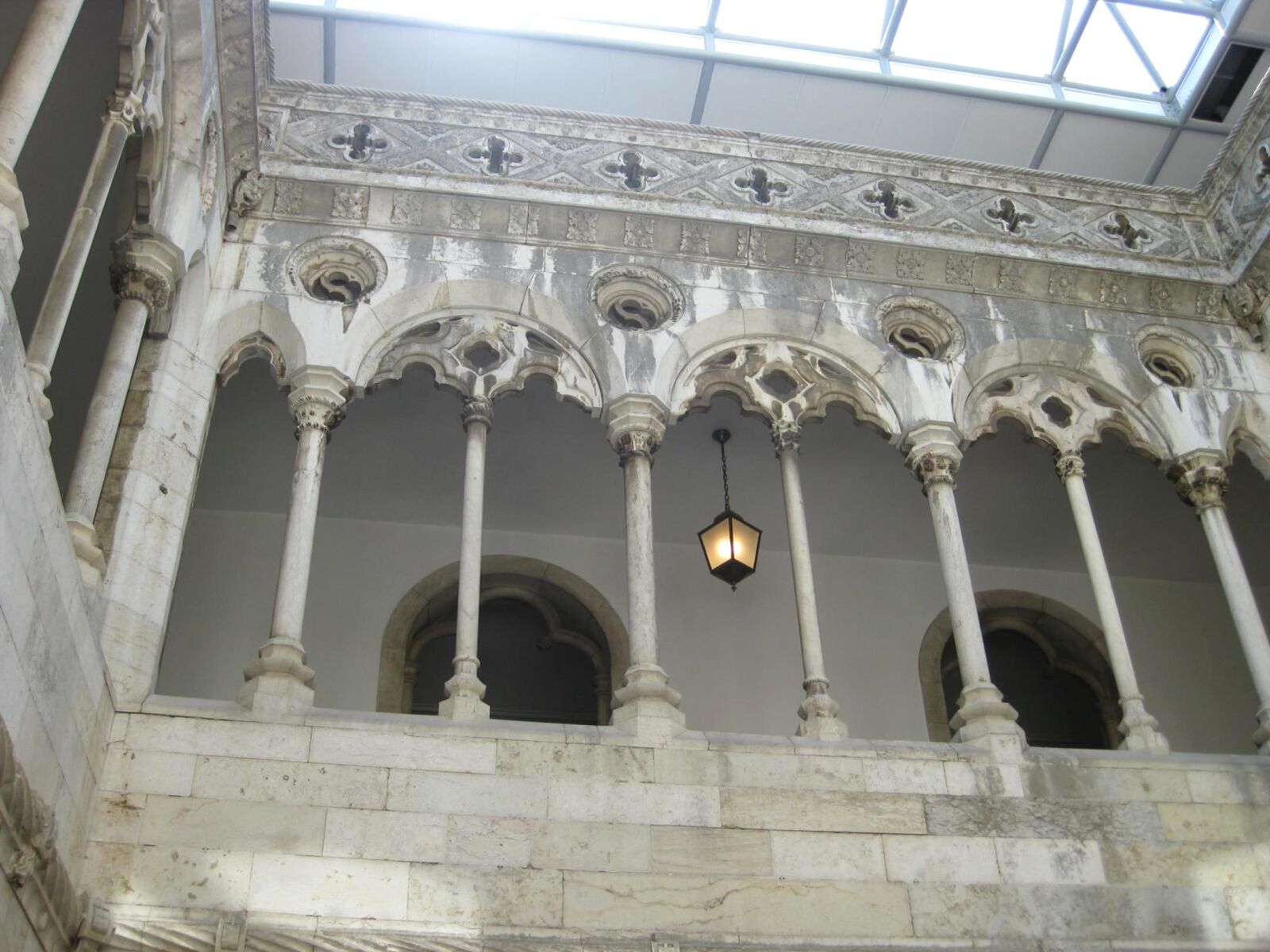 Canon PowerShot SD1100 IS (Digital IXUS 80 IS / IXY Digital 20 IS) sample photo. Architecture, interior, arch, ancient photography
