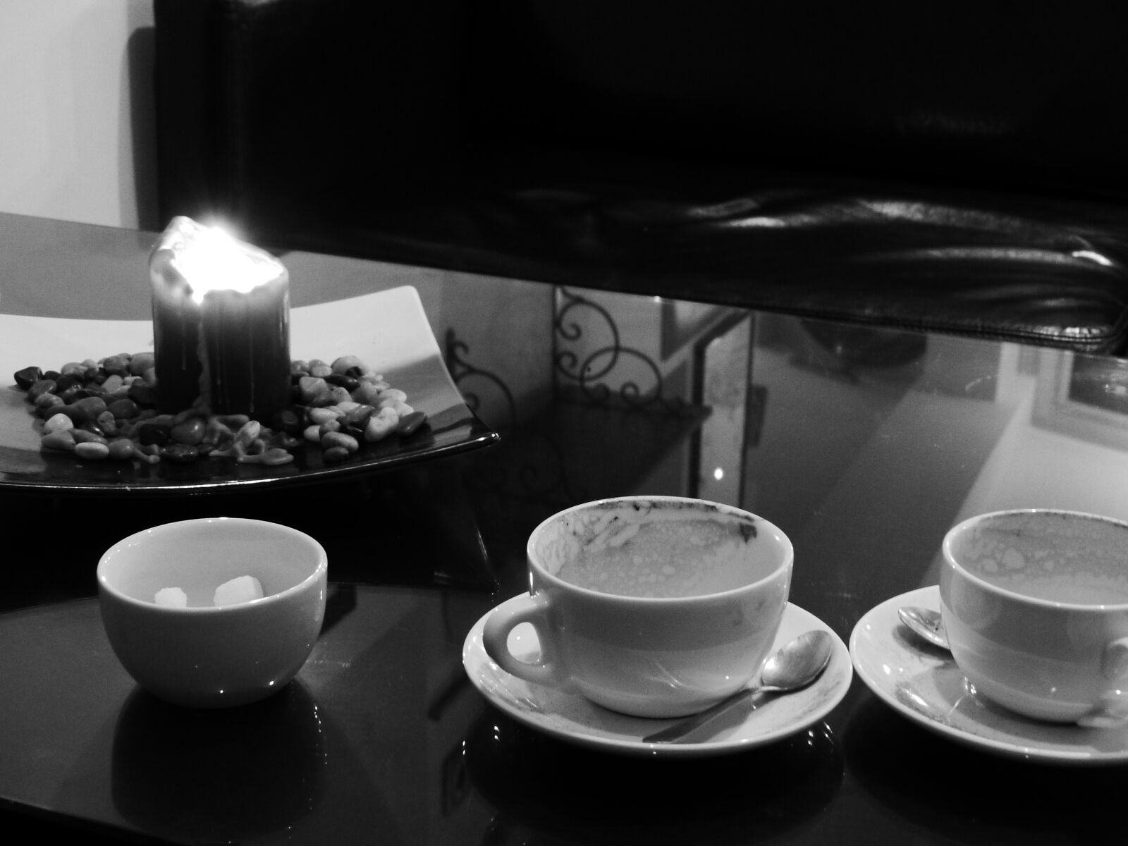 Panasonic Lumix DMC-FZ200 sample photo. Cafe, coffee, table photography