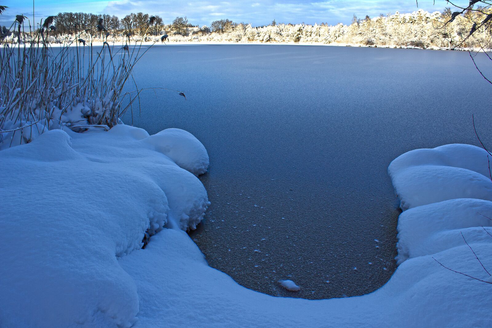 Canon EOS 1300D (EOS Rebel T6 / EOS Kiss X80) sample photo. Lake, frozen, ice photography