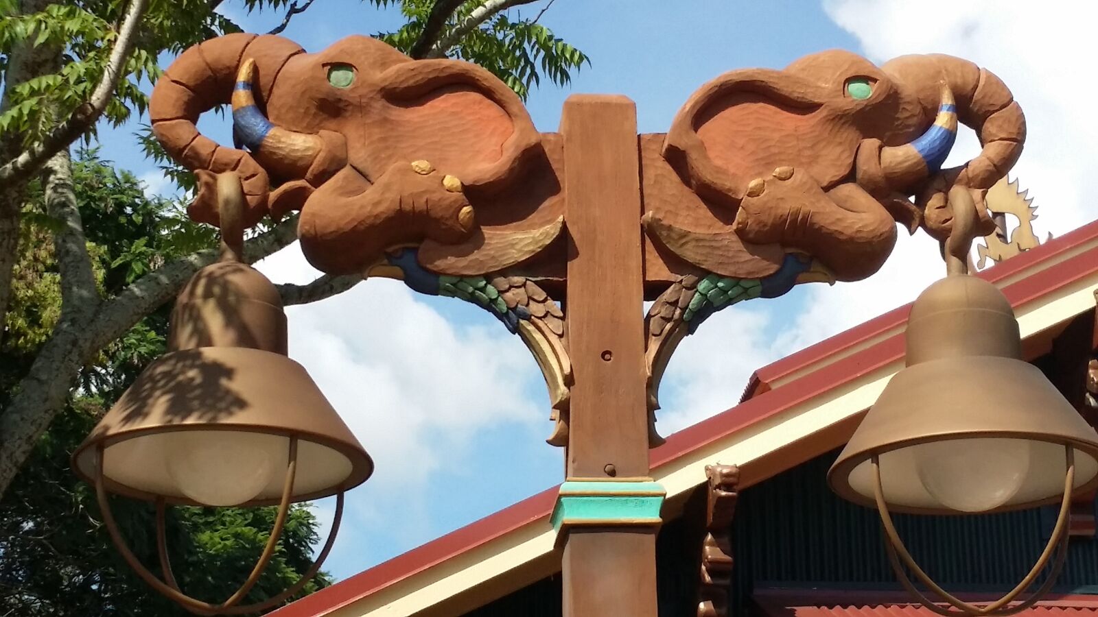 Samsung Galaxy S4 sample photo. Elephant, street lamp, light photography