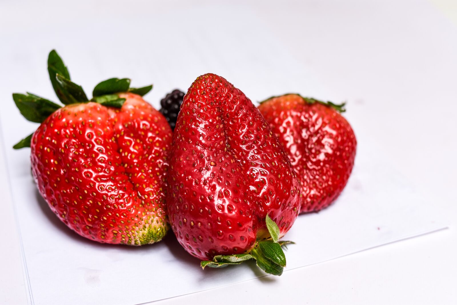 Nikon D3400 sample photo. Strawberry, red, delicious photography
