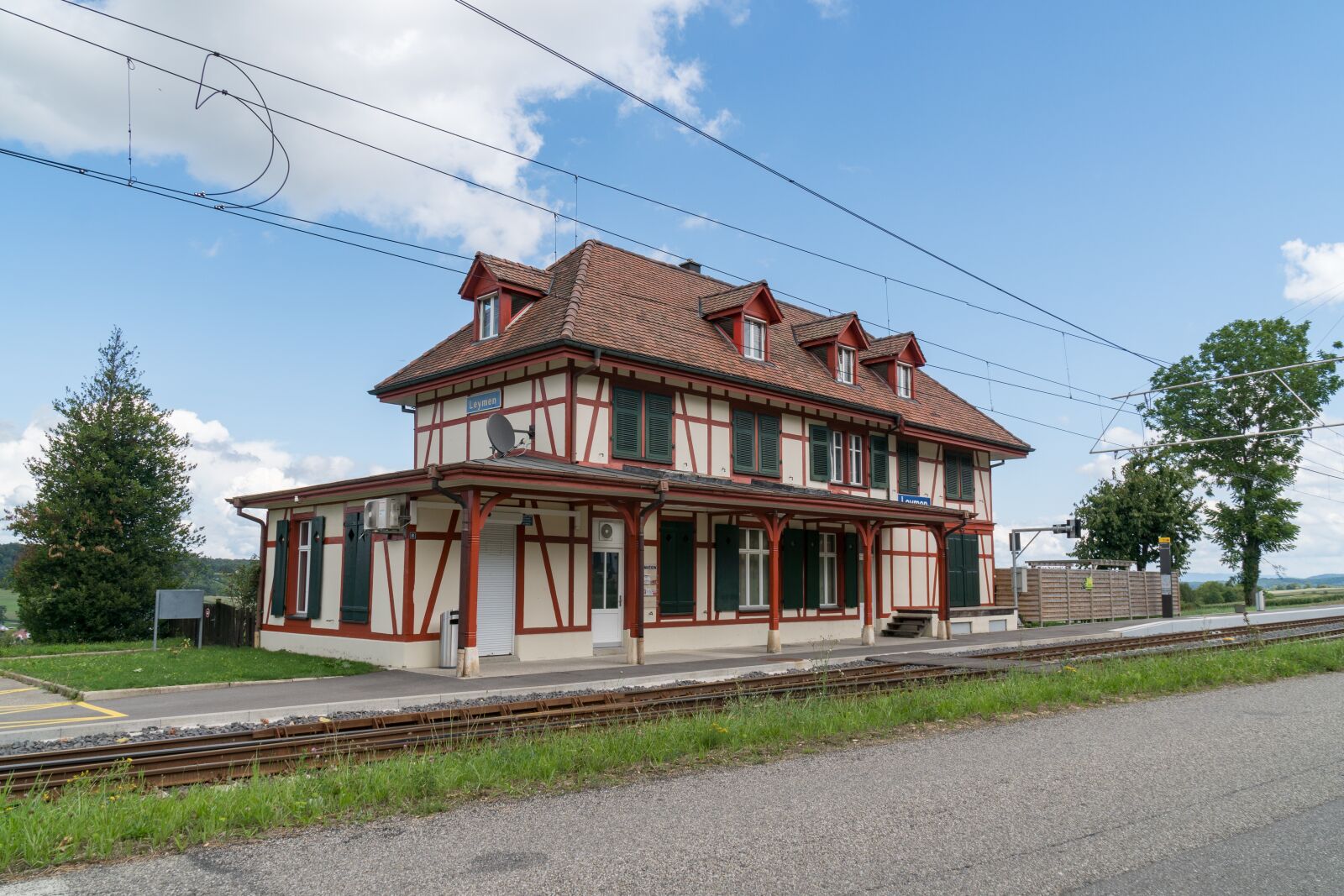 Sony a6500 sample photo. Railway station, tracks, traffic photography