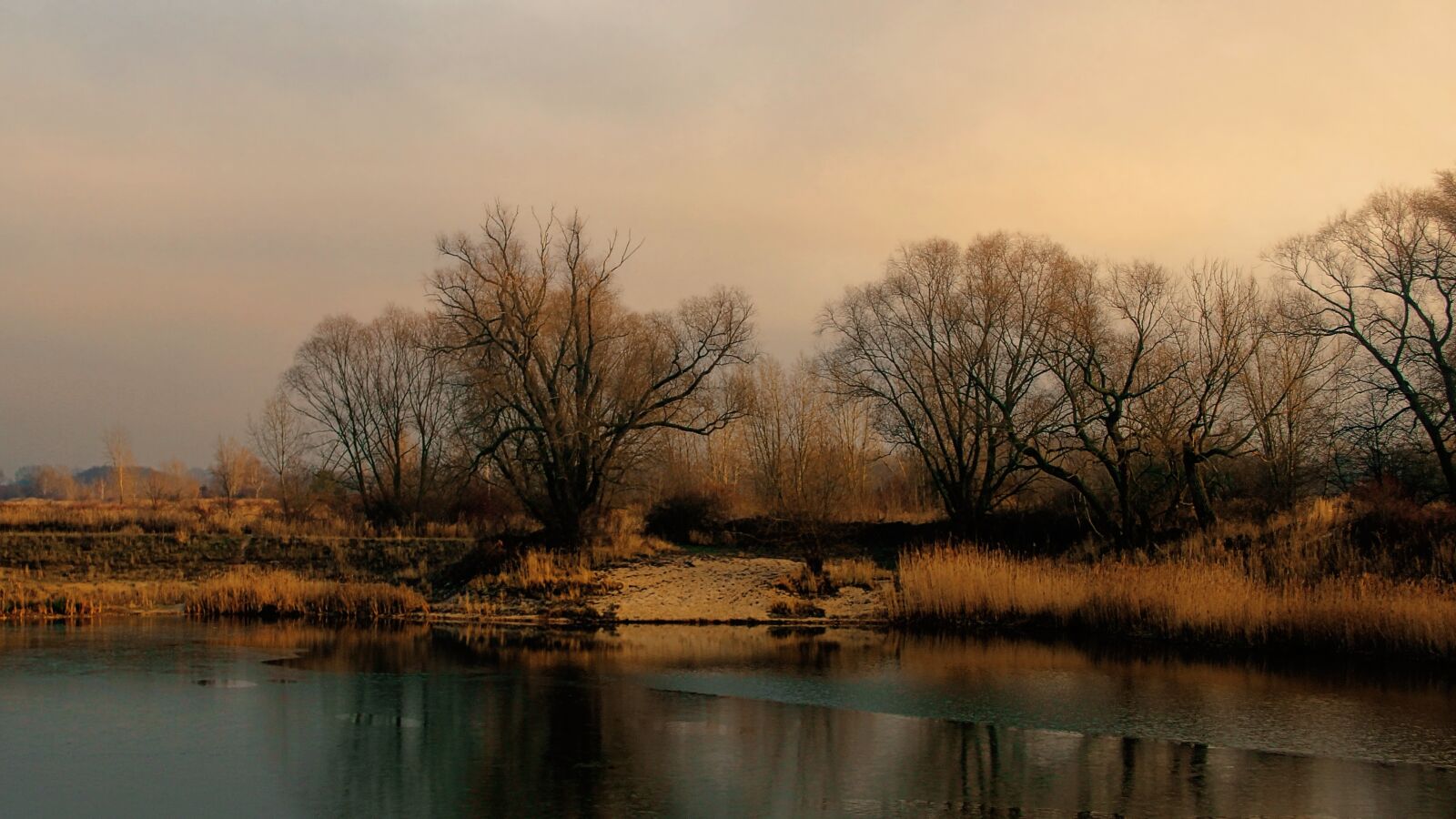 Canon EOS 600D (Rebel EOS T3i / EOS Kiss X5) sample photo. Twilight, sunset, winter sunset photography