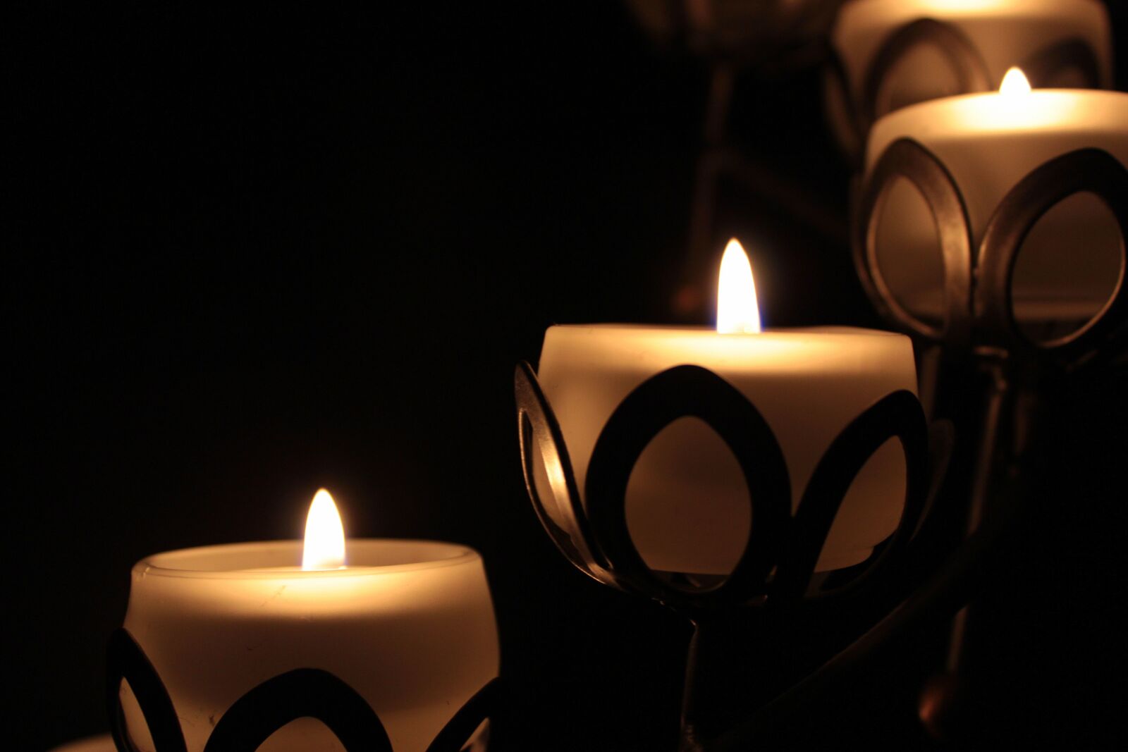 Canon EOS 650D (EOS Rebel T4i / EOS Kiss X6i) sample photo. Candle, candle holders, shining photography