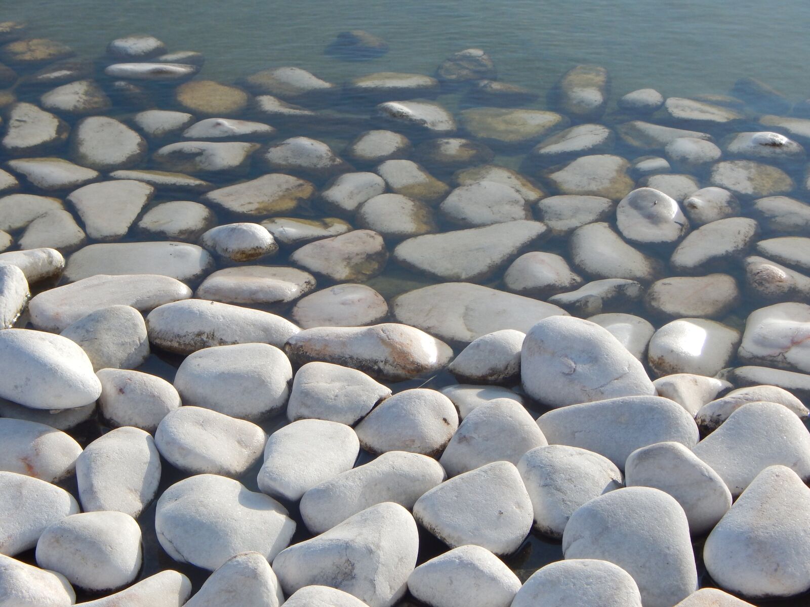 Nikon Coolpix L830 sample photo. Stones, white, water photography