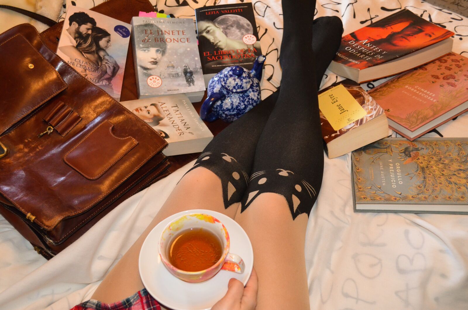 Nikon D5100 sample photo. Books, young girl, tea photography