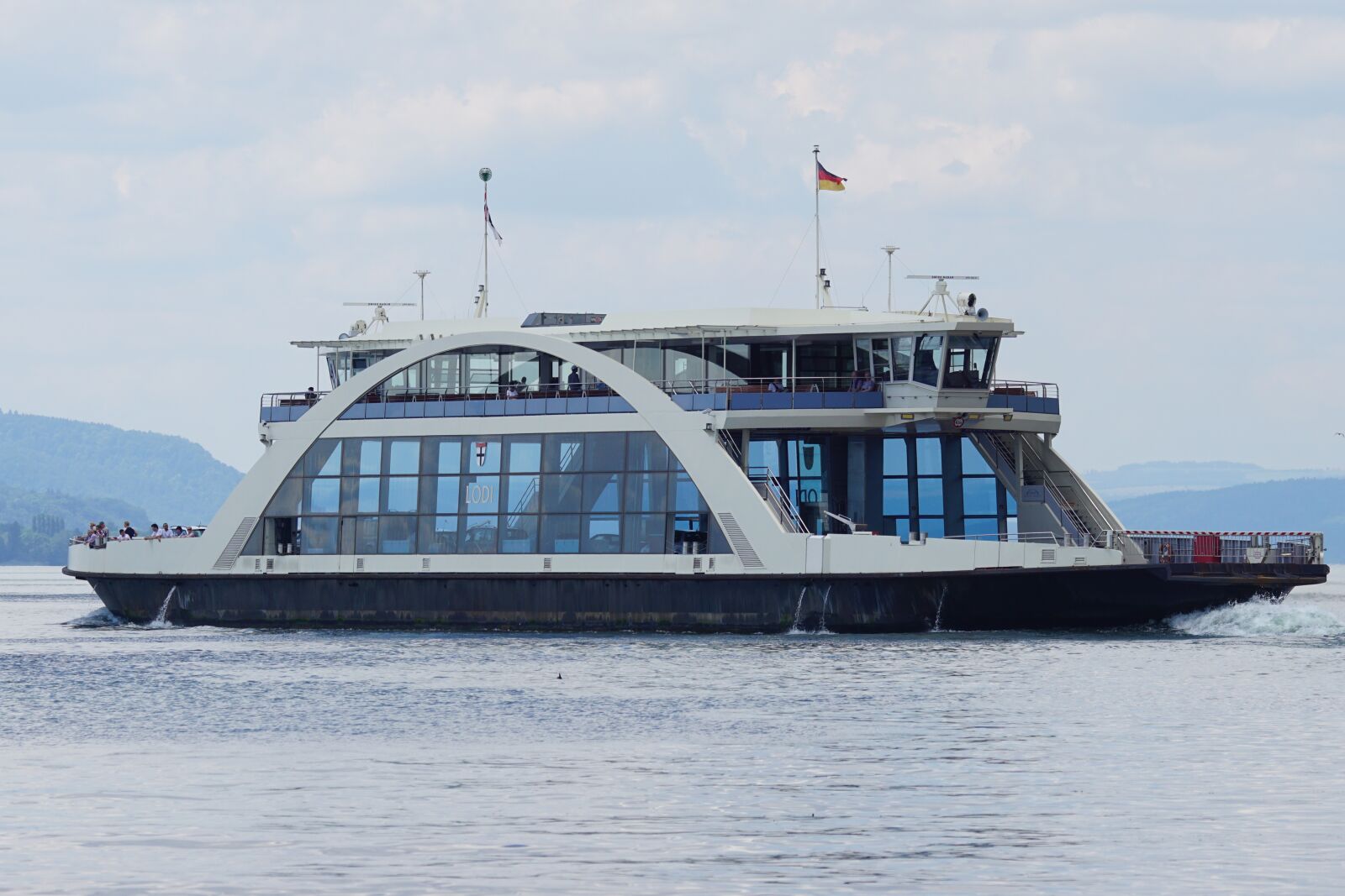 Sony ILCA-77M2 + Sony 70-400mm F4-5.6 G SSM sample photo. Ferry, car ferry, meersburg photography