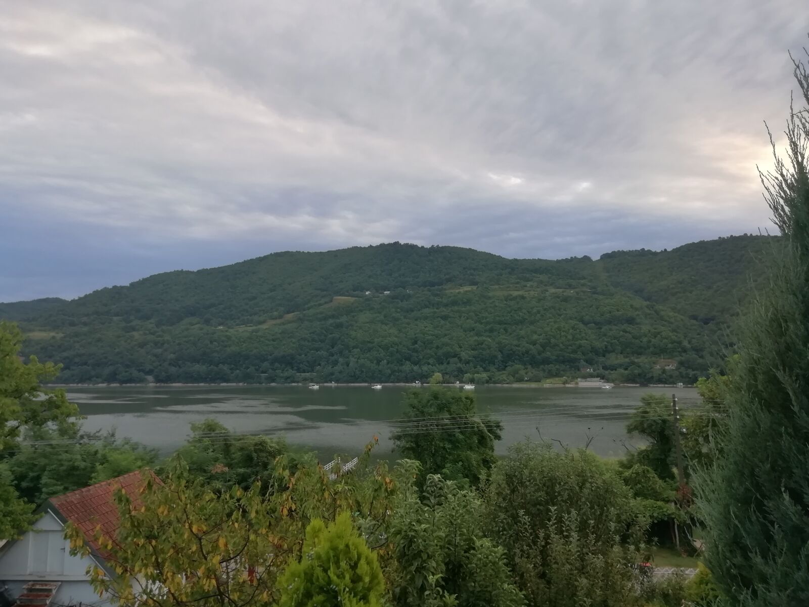 HUAWEI FIG-LX1 sample photo. Mountain, river, t photography