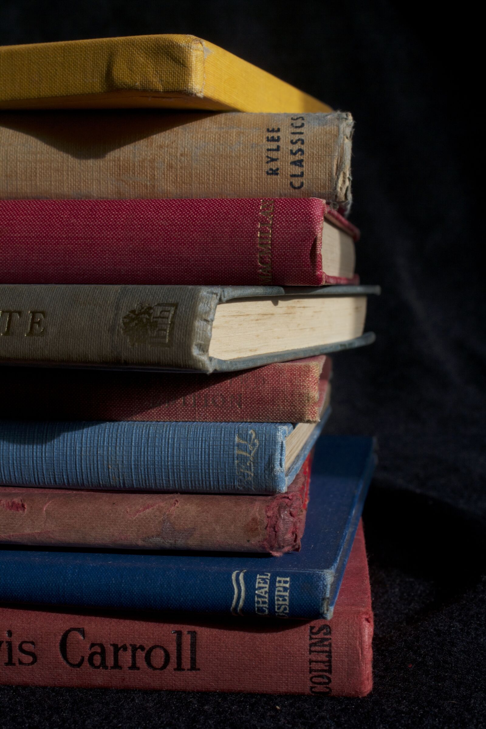 Canon EOS 1000D (EOS Digital Rebel XS / EOS Kiss F) sample photo. Books, old, old book photography