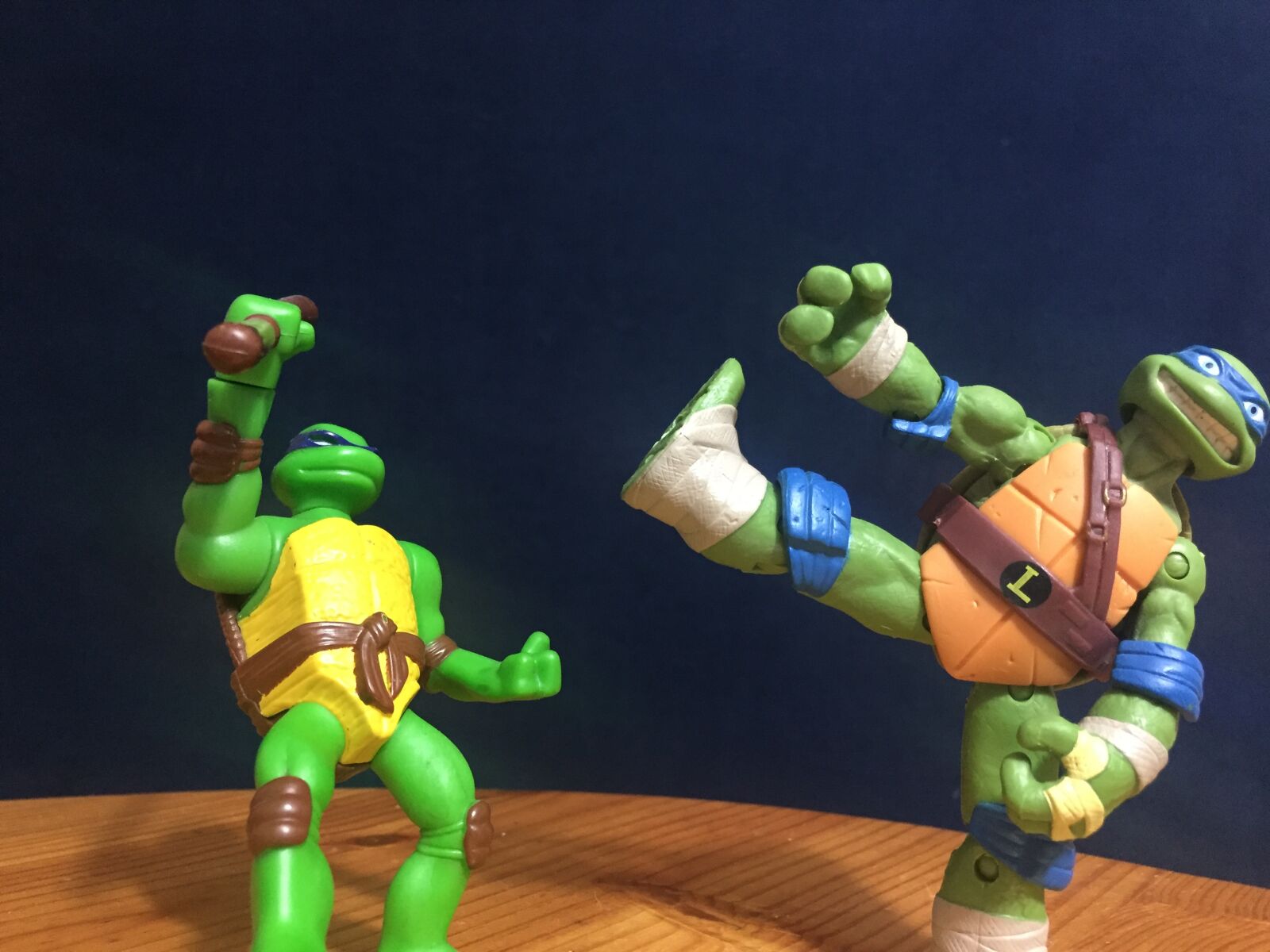 iPhone 6 back camera 4.15mm f/2.2 sample photo. Caricaturas, tortugas, ninja photography
