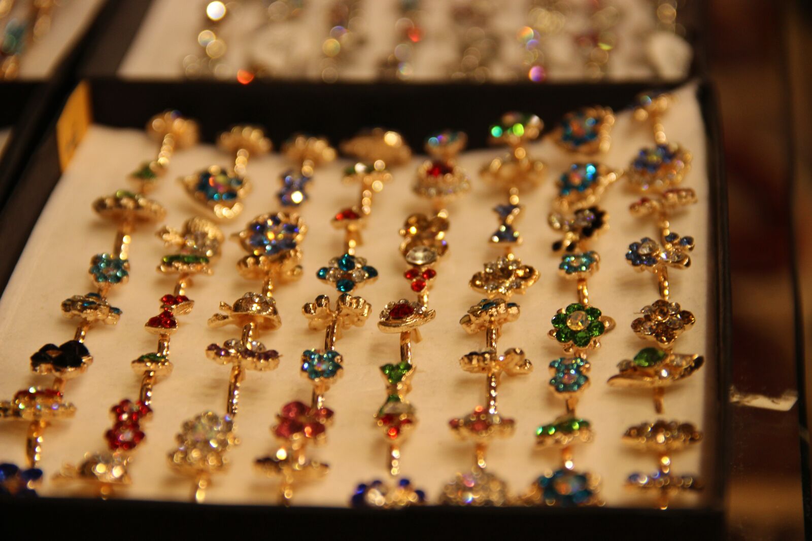 Canon EOS 600D (Rebel EOS T3i / EOS Kiss X5) sample photo. Jewellery, gold, ring photography