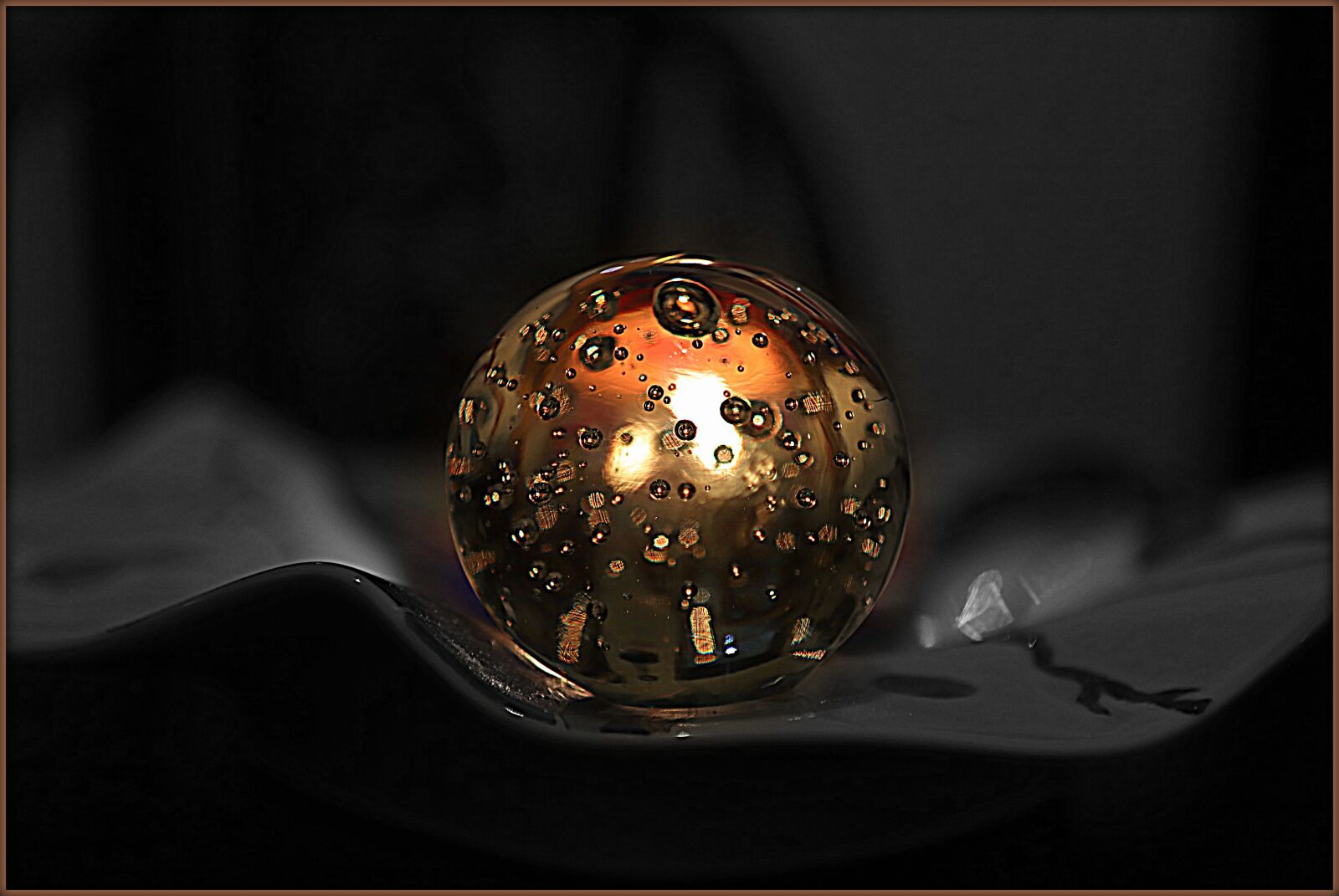 Canon EOS 6D Mark II + Canon EF 24-70mm F2.8L USM sample photo. Darkness, deco, crystal ball photography