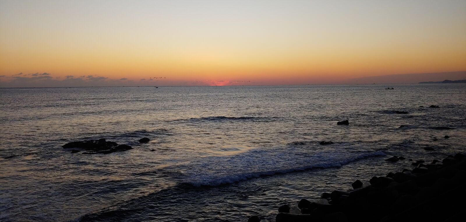 LG G7 THINQ sample photo. Sunrise, sunset, beach photography